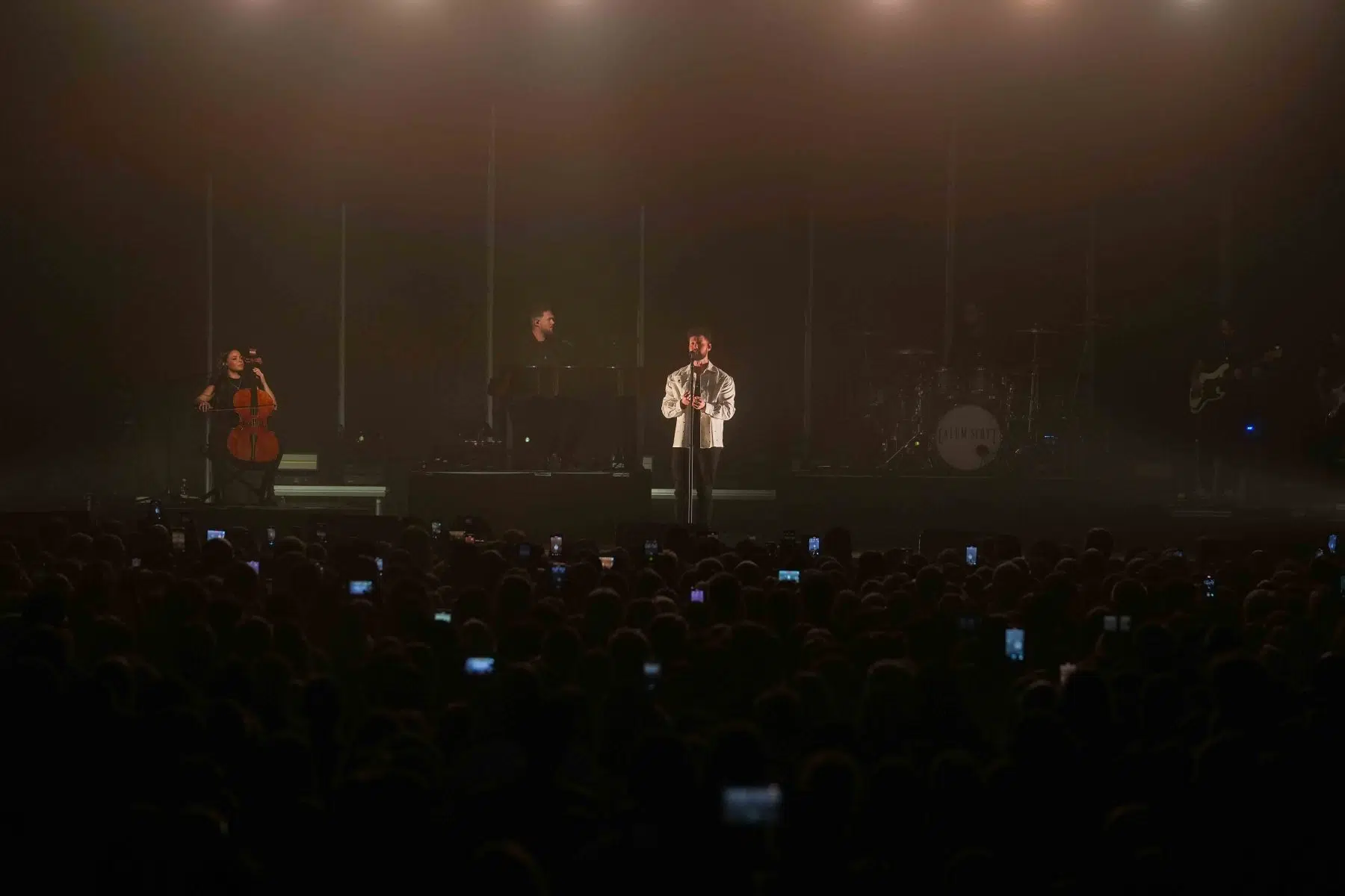 Calum Scott auf Europatournee 2024 Support in Mannheim war Malik Harris. Calum Scott auf Europatournee 2024 Support in Mannheim war Malik Harris.