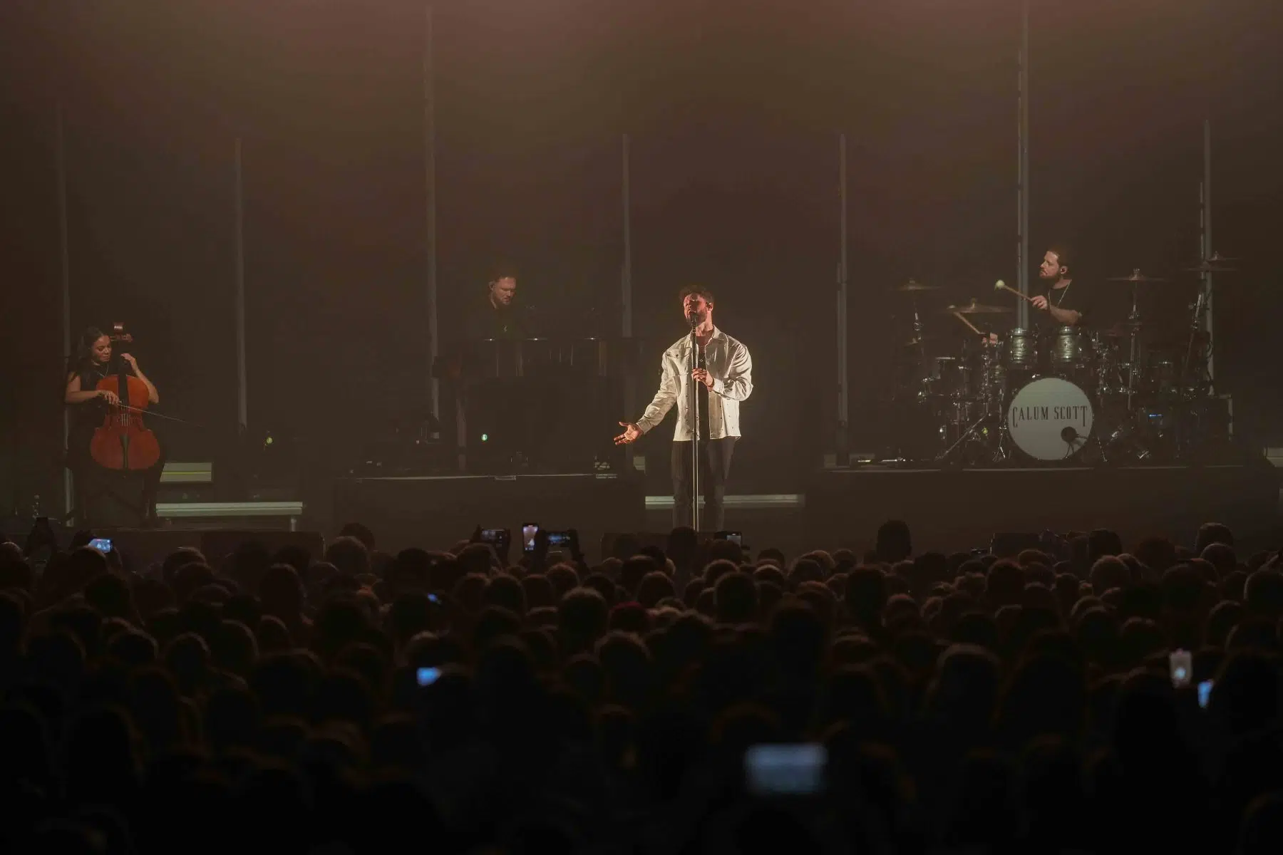 Calum Scott auf Europatournee 2024 Support in Mannheim war Malik Harris. Calum Scott auf Europatournee 2024 Support in Mannheim war Malik Harris.