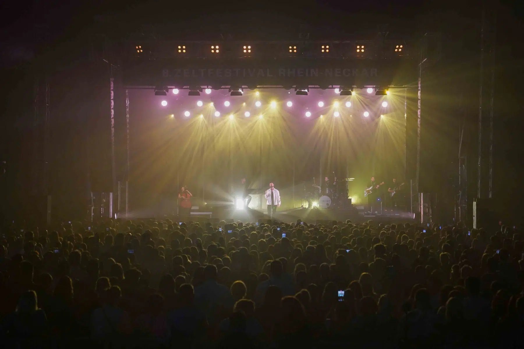 Calum Scott auf Europatournee 2024 Support in Mannheim war Malik Harris. Calum Scott auf Europatournee 2024 Support in Mannheim war Malik Harris.