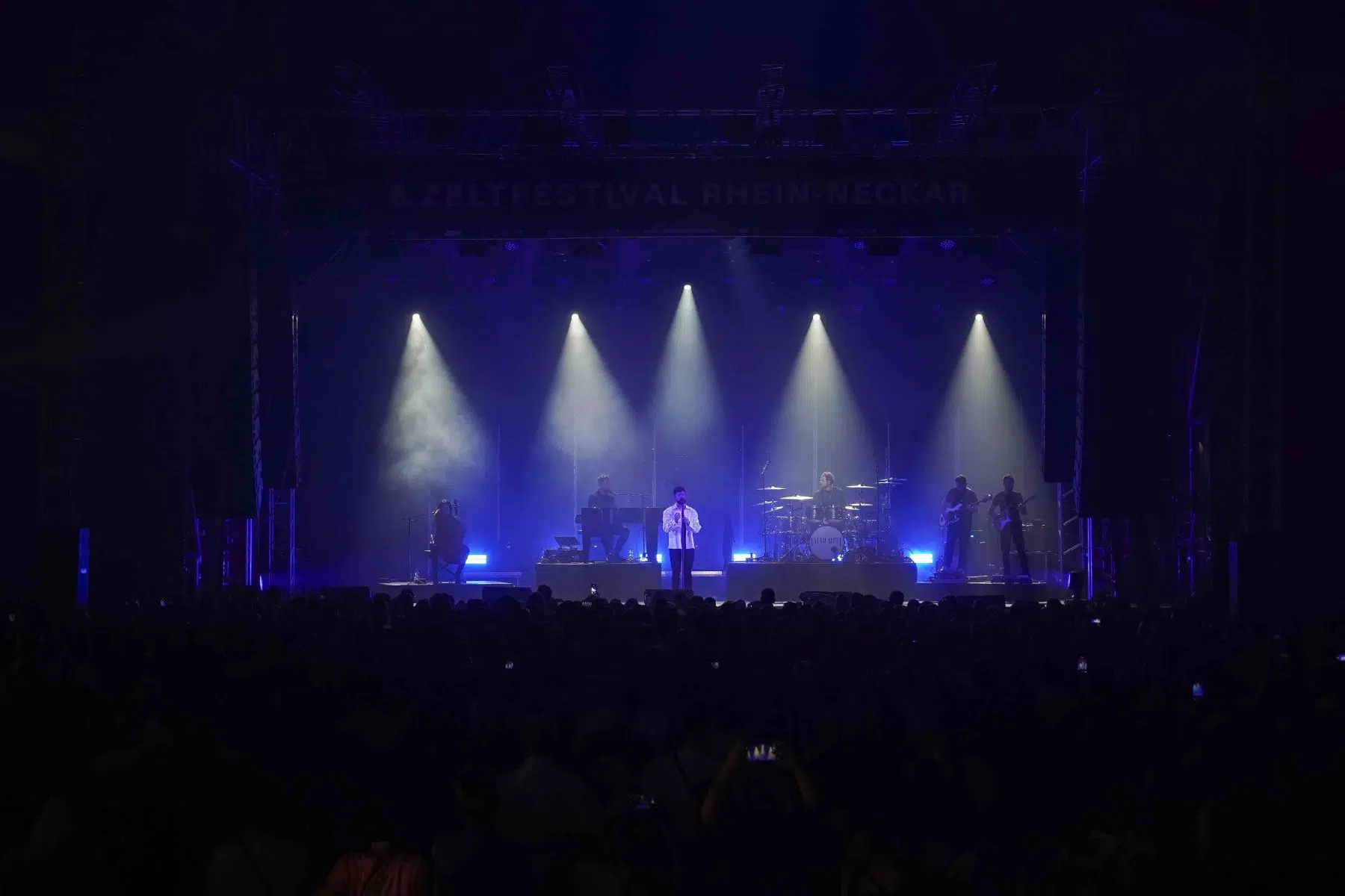 Calum Scott auf Europatournee 2024 Support in Mannheim war Malik Harris. Calum Scott auf Europatournee 2024 Support in Mannheim war Malik Harris.