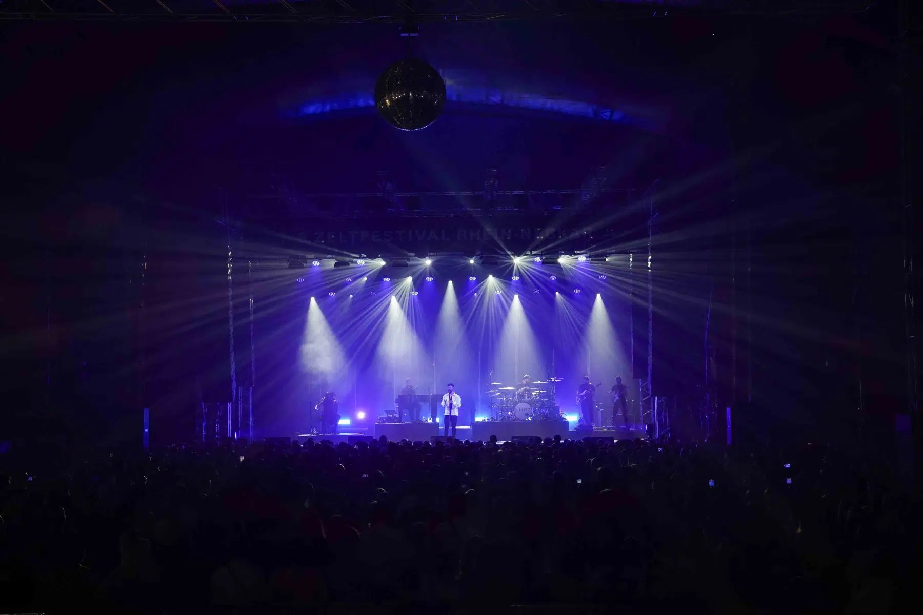 Calum Scott auf Europatournee 2024 Support in Mannheim war Malik Harris. Calum Scott auf Europatournee 2024 Support in Mannheim war Malik Harris.