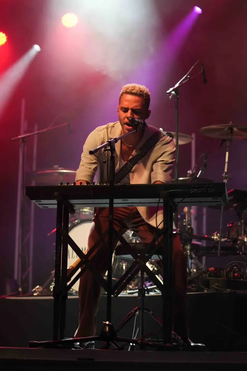 Calum Scott auf Europatournee 2024 Support in Mannheim war Malik Harris. Calum Scott auf Europatournee 2024 Support in Mannheim war Malik Harris.