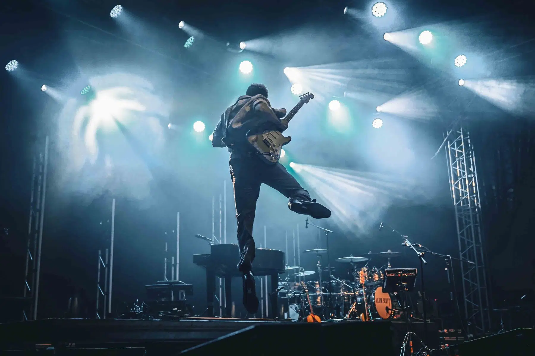 Calum Scott auf Europatournee 2024 Support in Mannheim war Malik Harris. Calum Scott auf Europatournee 2024 Support in Mannheim war Malik Harris.