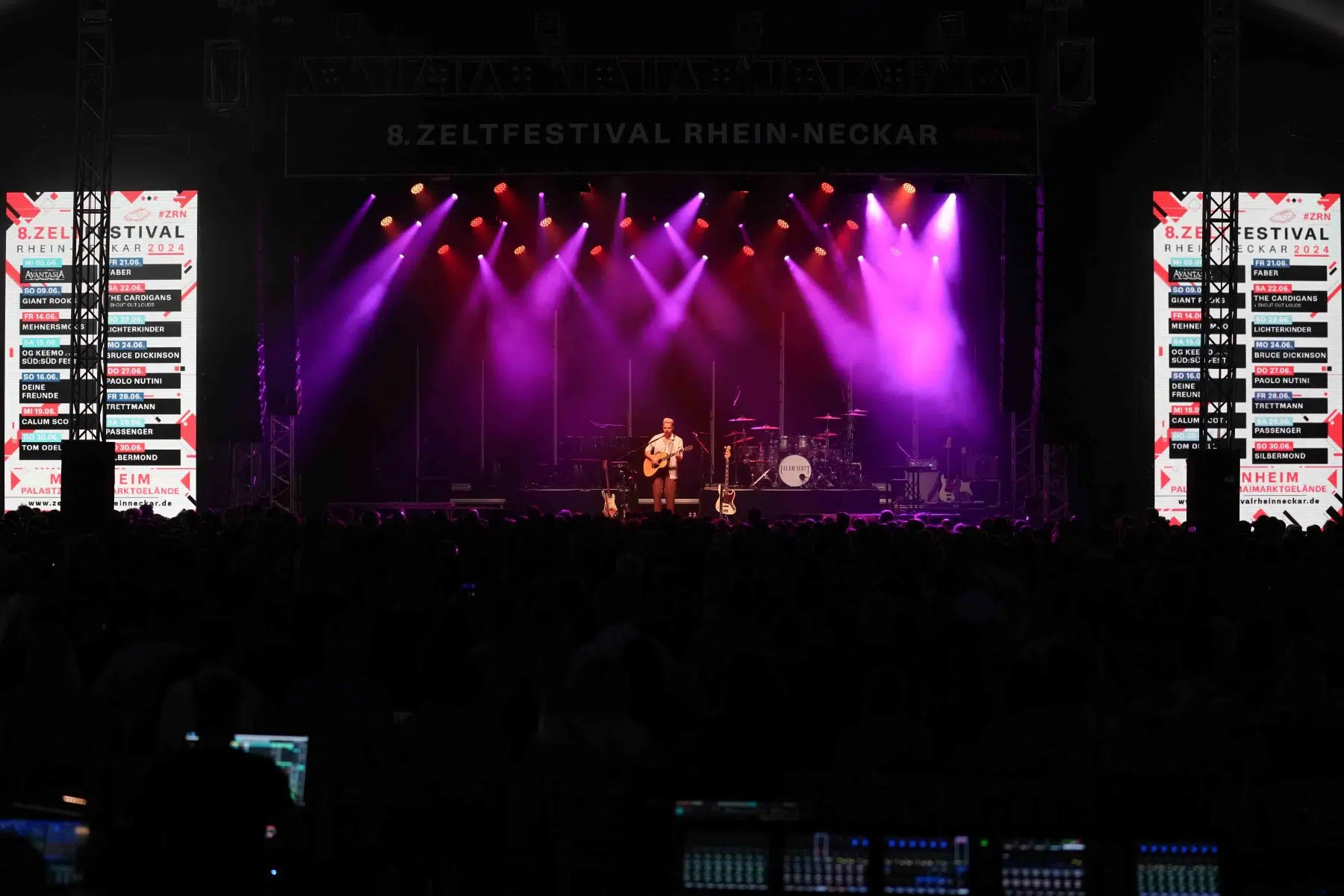 Calum Scott auf Europatournee 2024 Support in Mannheim war Malik Harris. Calum Scott auf Europatournee 2024 Support in Mannheim war Malik Harris.