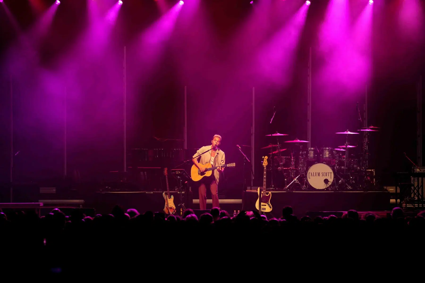 Calum Scott auf Europatournee 2024 Support in Mannheim war Malik Harris. Calum Scott auf Europatournee 2024 Support in Mannheim war Malik Harris.