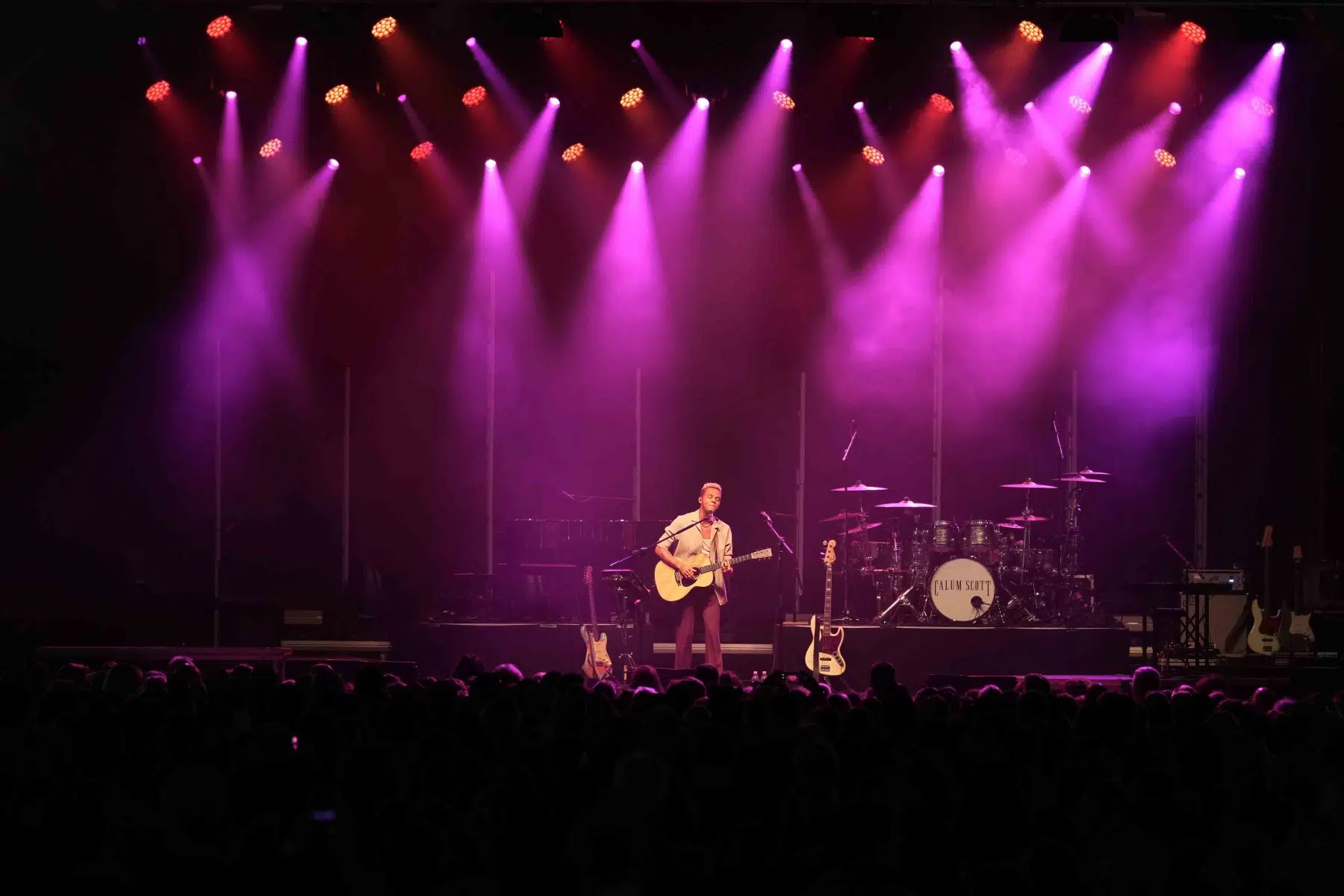 Calum Scott auf Europatournee 2024 Support in Mannheim war Malik Harris. Calum Scott auf Europatournee 2024 Support in Mannheim war Malik Harris.