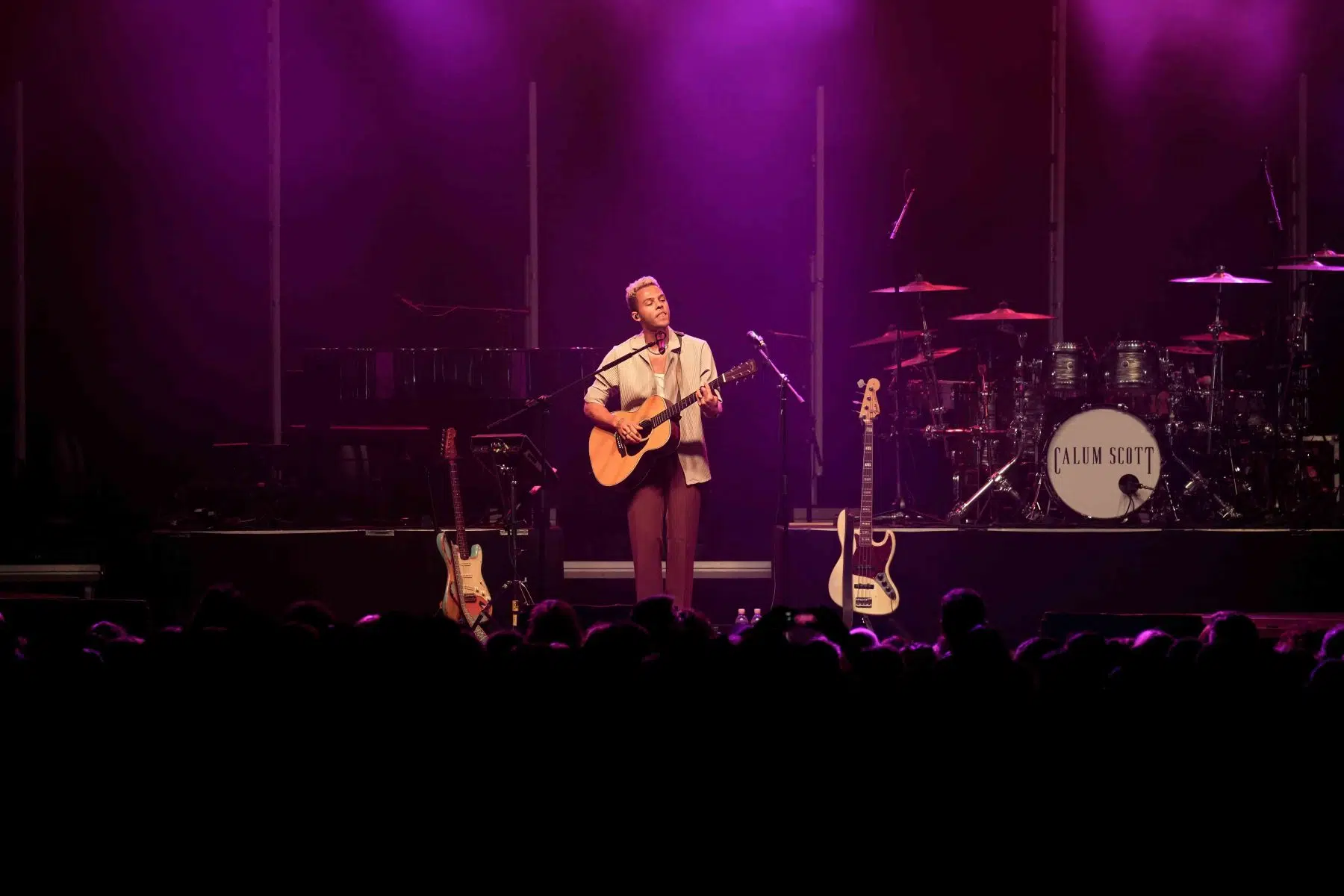 Calum Scott auf Europatournee 2024 Support in Mannheim war Malik Harris. Calum Scott auf Europatournee 2024 Support in Mannheim war Malik Harris.