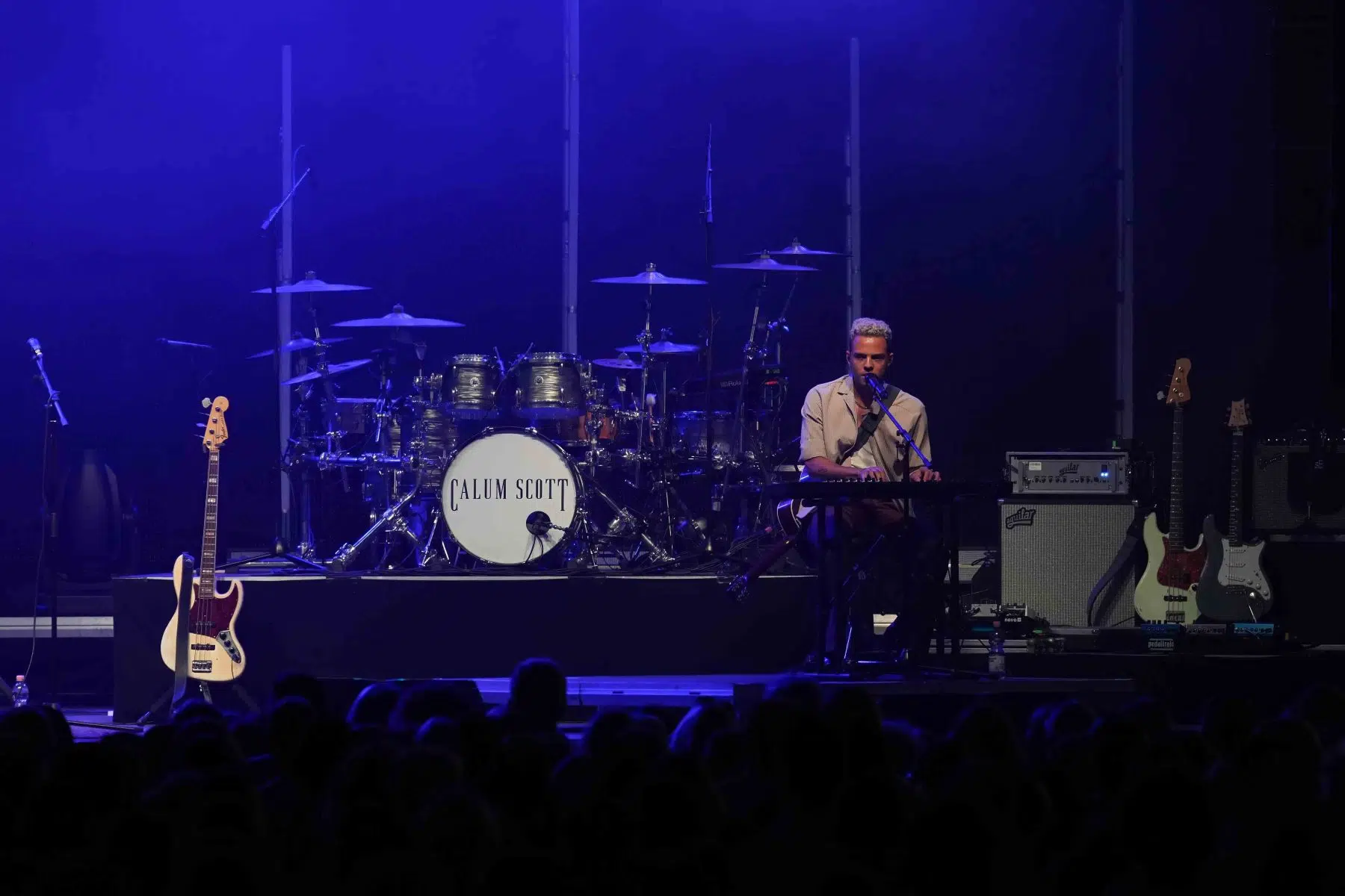 Calum Scott auf Europatournee 2024 Support in Mannheim war Malik Harris. Calum Scott auf Europatournee 2024 Support in Mannheim war Malik Harris.