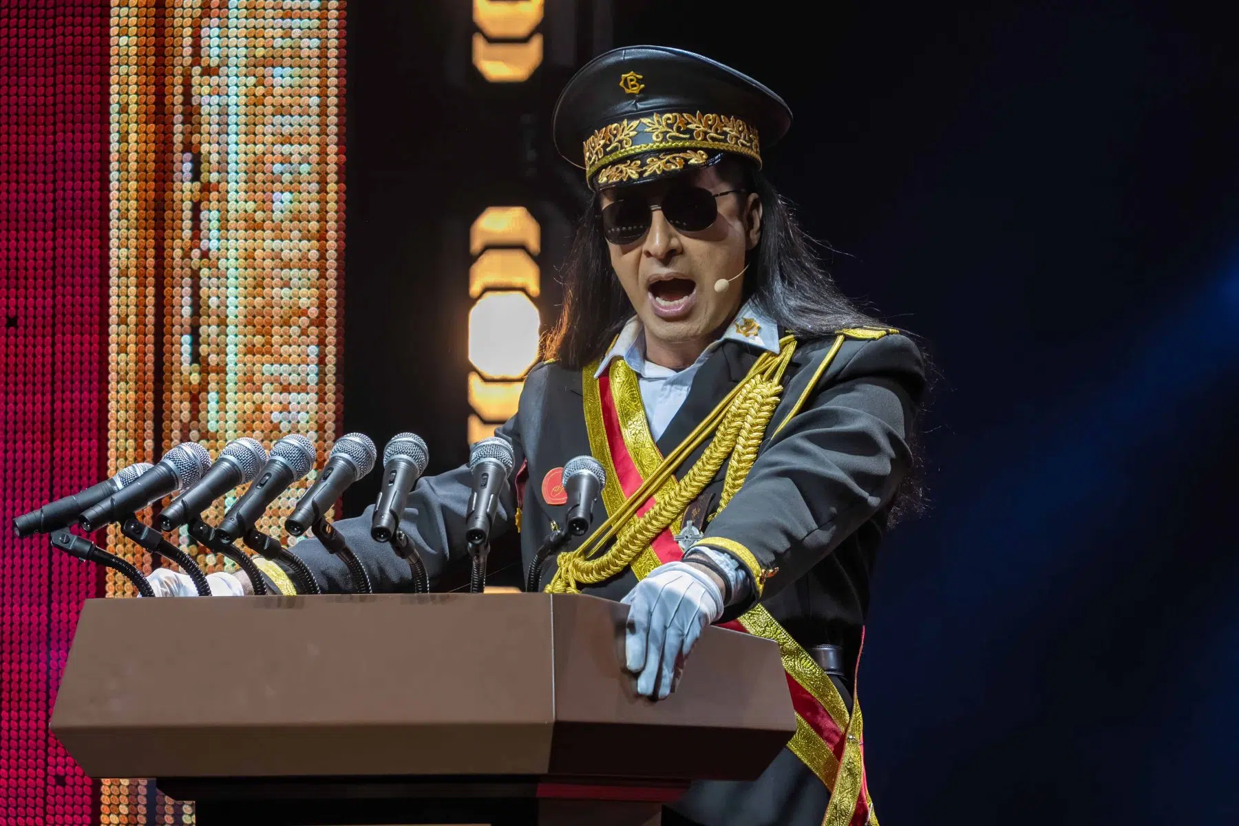 25.04.2026: Bülent Ceylan mit seinem neuen Programm „Diktatürk“ in der SAP Arena Mannheim. Foto © Boris Korpak / bokopictures 25.04.2026: Bülent Ceylan mit seinem neuen Programm „Diktatürk“ in der SAP Arena Mannheim. Foto © Boris Korpak / bokopictures