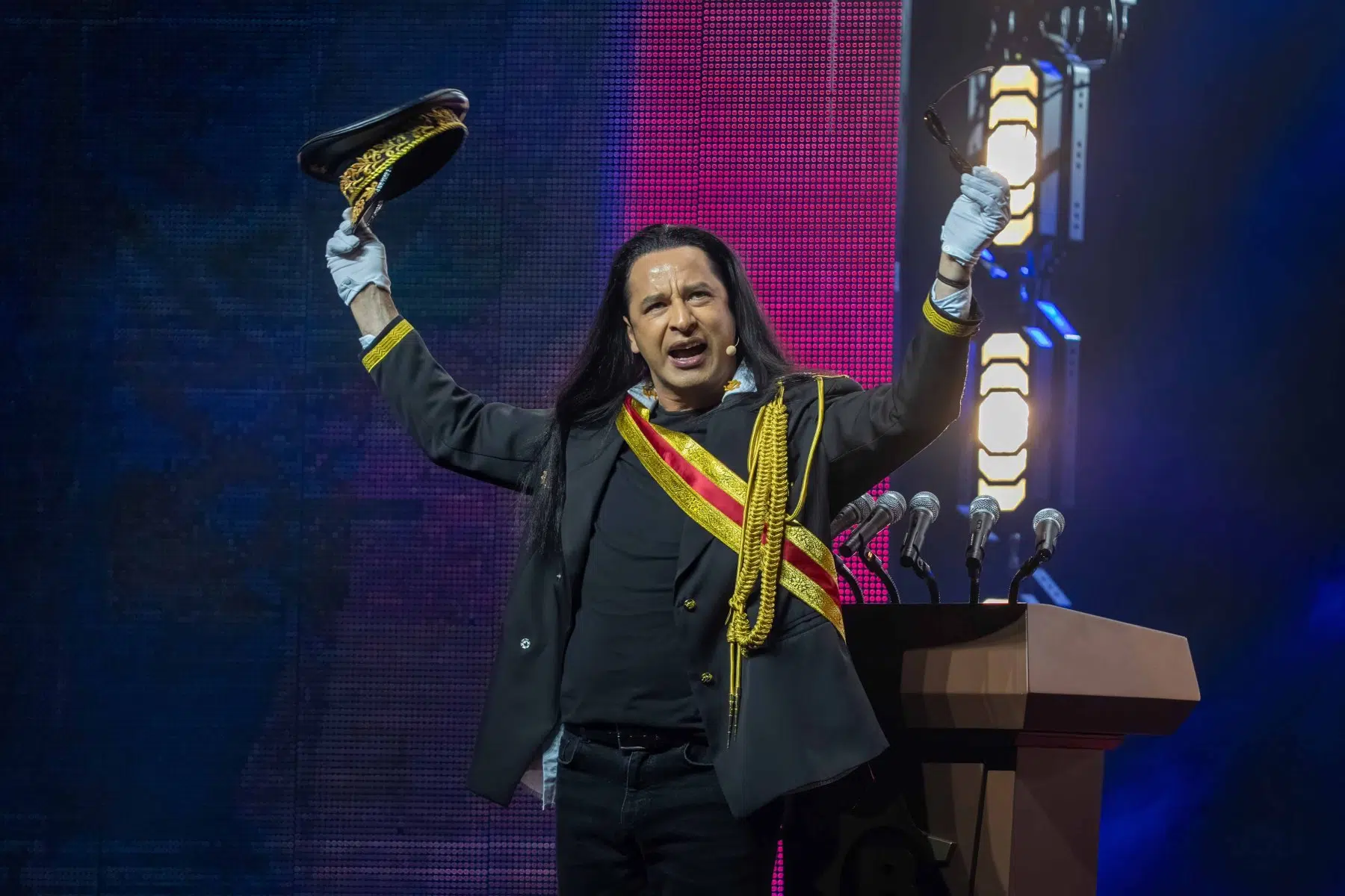 25.04.2026: Bülent Ceylan mit seinem neuen Programm „Diktatürk“ in der SAP Arena Mannheim. Foto © Boris Korpak / bokopictures 25.04.2026: Bülent Ceylan mit seinem neuen Programm „Diktatürk“ in der SAP Arena Mannheim. Foto © Boris Korpak / bokopictures