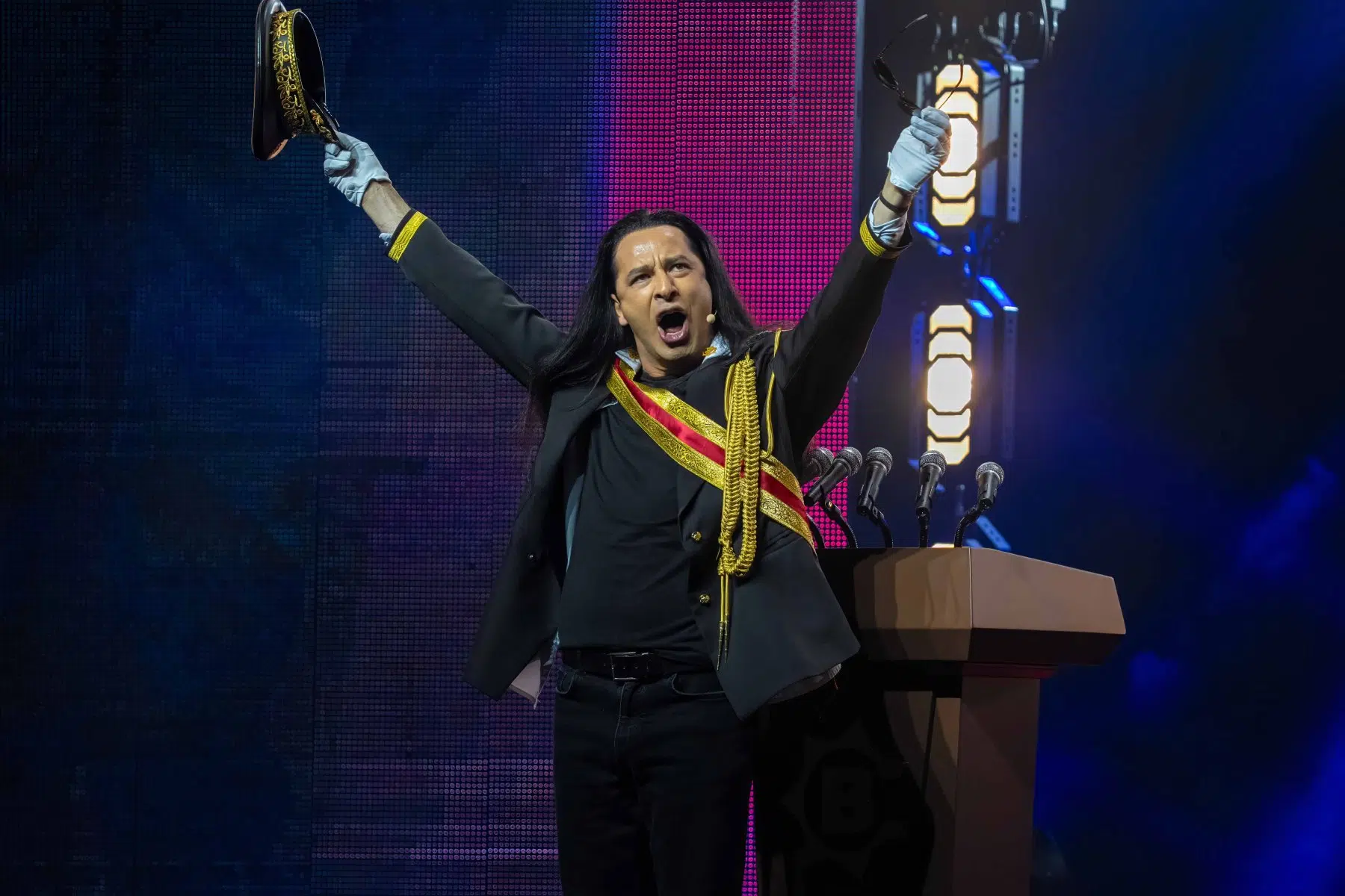 25.04.2026: Bülent Ceylan mit seinem neuen Programm „Diktatürk“ in der SAP Arena Mannheim. Foto © Boris Korpak / bokopictures 25.04.2026: Bülent Ceylan mit seinem neuen Programm „Diktatürk“ in der SAP Arena Mannheim. Foto © Boris Korpak / bokopictures