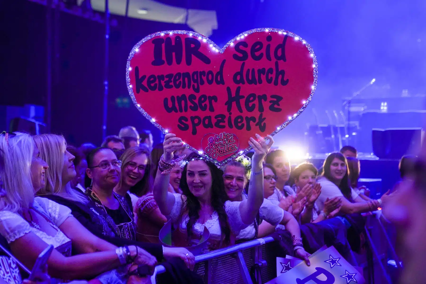 29.04.2023 Andreas Gabalier auf seiner Dirndl Wahnsinn Hulapalu Tour 2023 in der Festhalle Frankfurt. 29.04.2023 Andreas Gabalier auf seiner Dirndl Wahnsinn Hulapalu Tour 2023 in der Festhalle Frankfurt.
