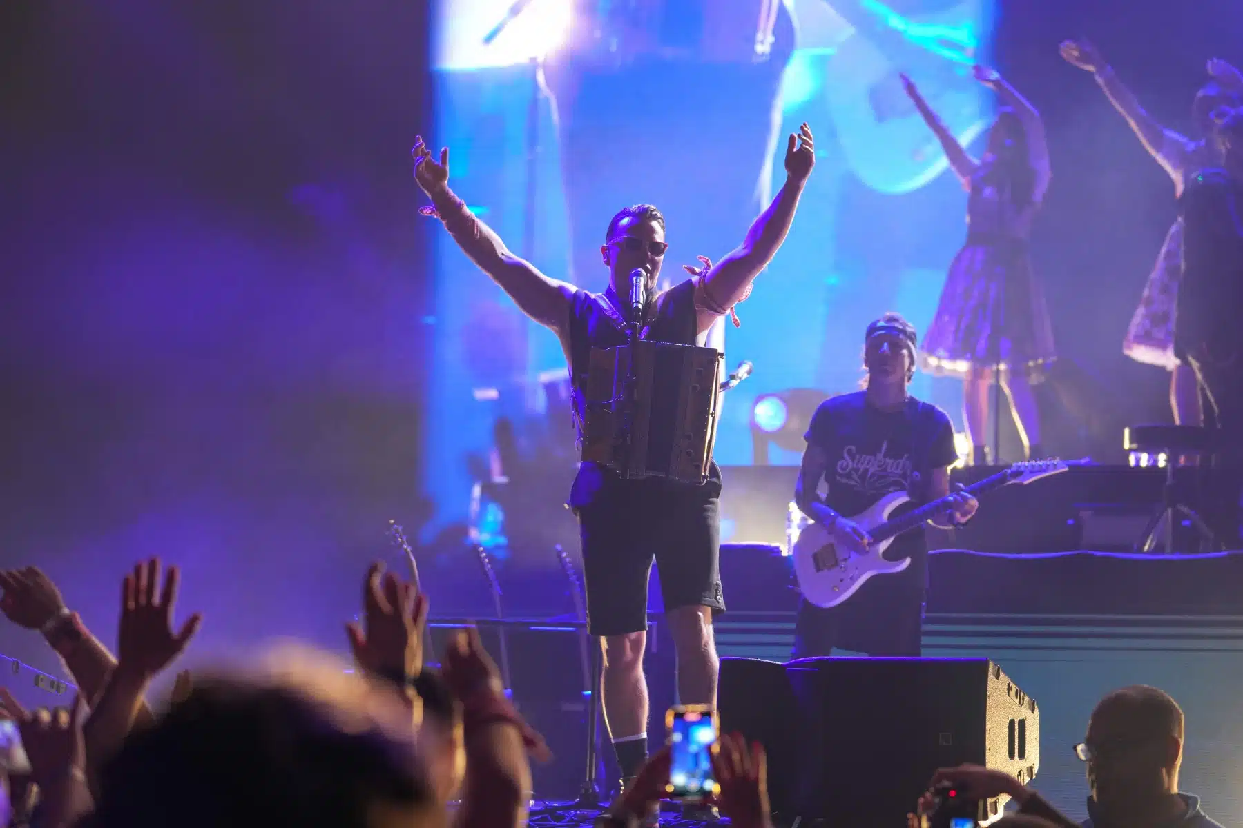 29.04.2023 Andreas Gabalier auf seiner Dirndl Wahnsinn Hulapalu Tour 2023 in der Festhalle Frankfurt. 29.04.2023 Andreas Gabalier auf seiner Dirndl Wahnsinn Hulapalu Tour 2023 in der Festhalle Frankfurt.