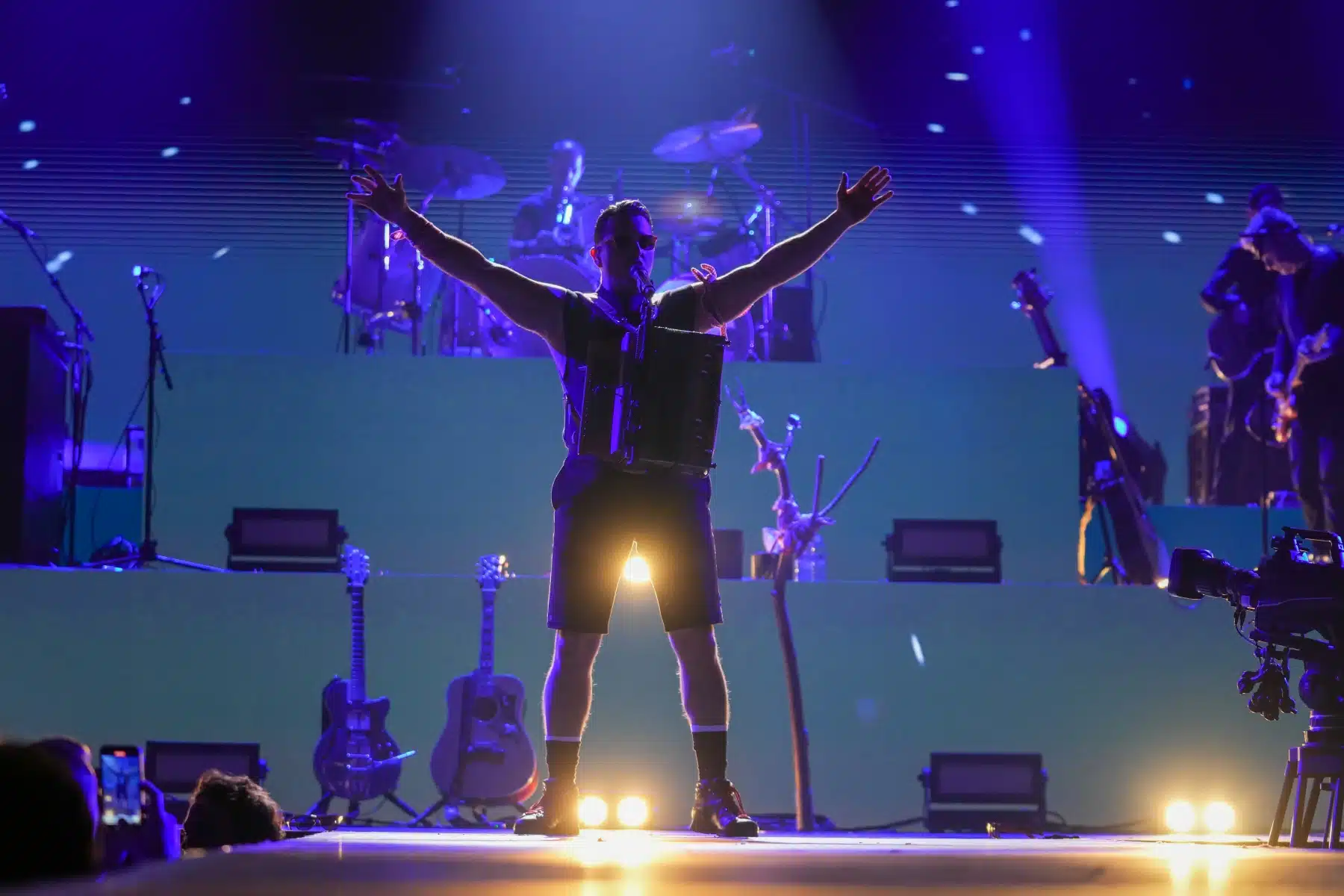 29.04.2023 Andreas Gabalier auf seiner Dirndl Wahnsinn Hulapalu Tour 2023 in der Festhalle Frankfurt. 29.04.2023 Andreas Gabalier auf seiner Dirndl Wahnsinn Hulapalu Tour 2023 in der Festhalle Frankfurt.