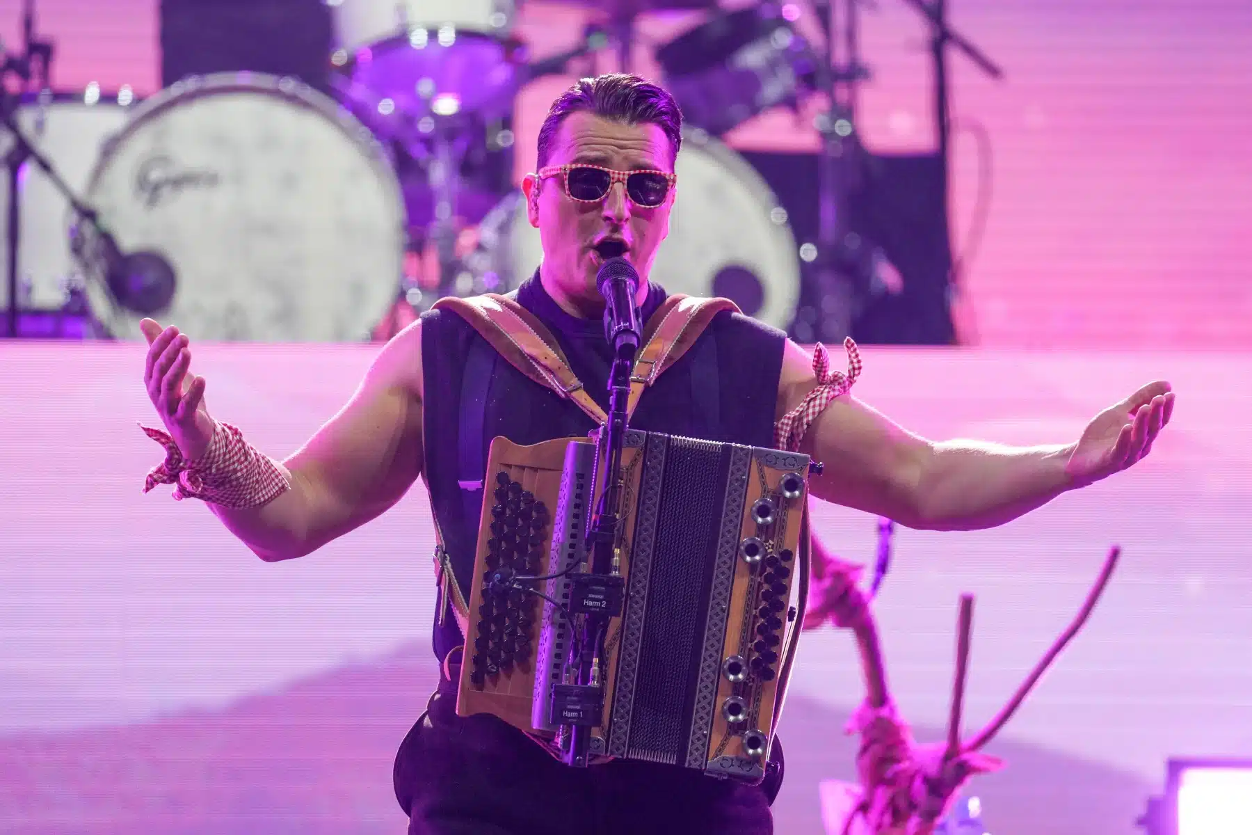 29.04.2023 Andreas Gabalier auf seiner Dirndl Wahnsinn Hulapalu Tour 2023 in der Festhalle Frankfurt. 29.04.2023 Andreas Gabalier auf seiner Dirndl Wahnsinn Hulapalu Tour 2023 in der Festhalle Frankfurt.
