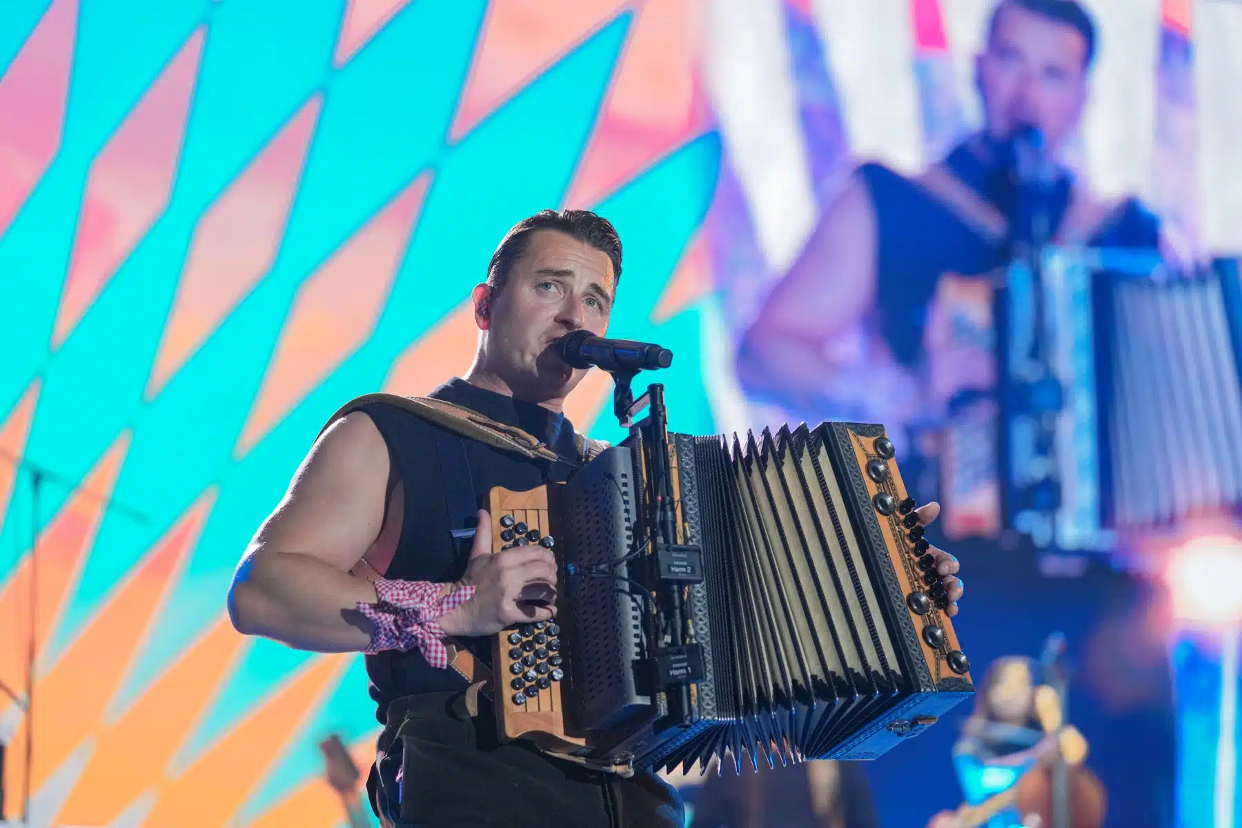 29.04.2023 Andreas Gabalier auf seiner Dirndl Wahnsinn Hulapalu Tour 2023 in der Festhalle Frankfurt. 29.04.2023 Andreas Gabalier auf seiner Dirndl Wahnsinn Hulapalu Tour 2023 in der Festhalle Frankfurt.