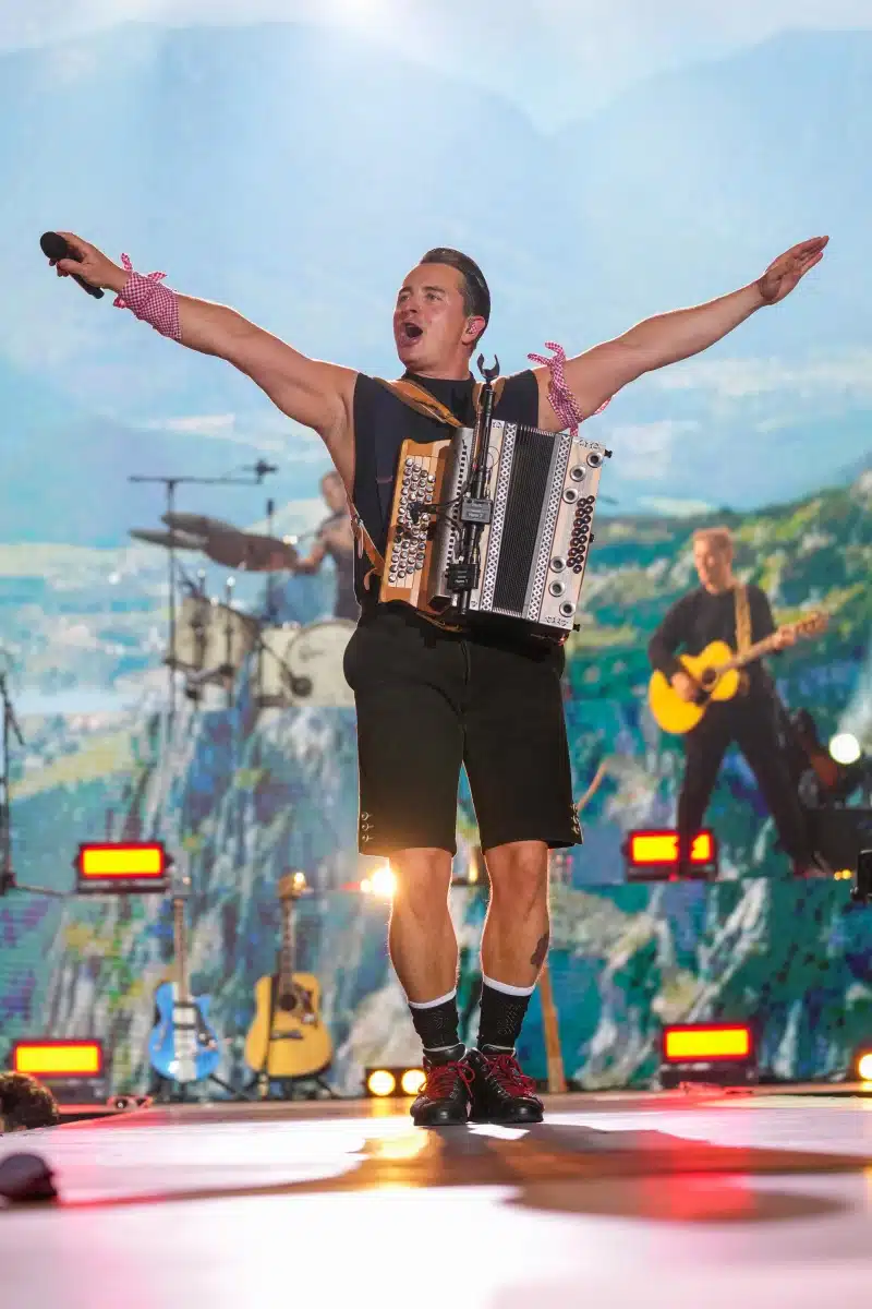 29.04.2023 Andreas Gabalier auf seiner Dirndl Wahnsinn Hulapalu Tour 2023 in der Festhalle Frankfurt. 29.04.2023 Andreas Gabalier auf seiner Dirndl Wahnsinn Hulapalu Tour 2023 in der Festhalle Frankfurt.