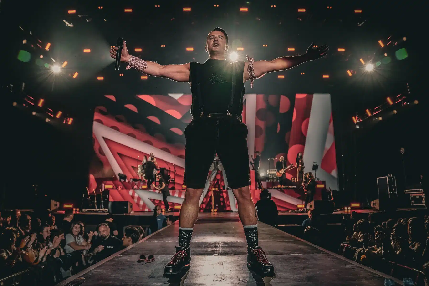 29.04.2023 Andreas Gabalier auf seiner Dirndl Wahnsinn Hulapalu Tour 2023 in der Festhalle Frankfurt. 29.04.2023 Andreas Gabalier auf seiner Dirndl Wahnsinn Hulapalu Tour 2023 in der Festhalle Frankfurt.