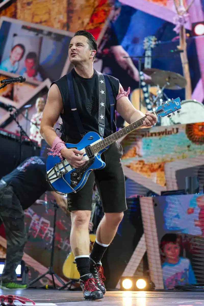 29.04.2023 Andreas Gabalier auf seiner Dirndl Wahnsinn Hulapalu Tour 2023 in der Festhalle Frankfurt. 29.04.2023 Andreas Gabalier auf seiner Dirndl Wahnsinn Hulapalu Tour 2023 in der Festhalle Frankfurt.