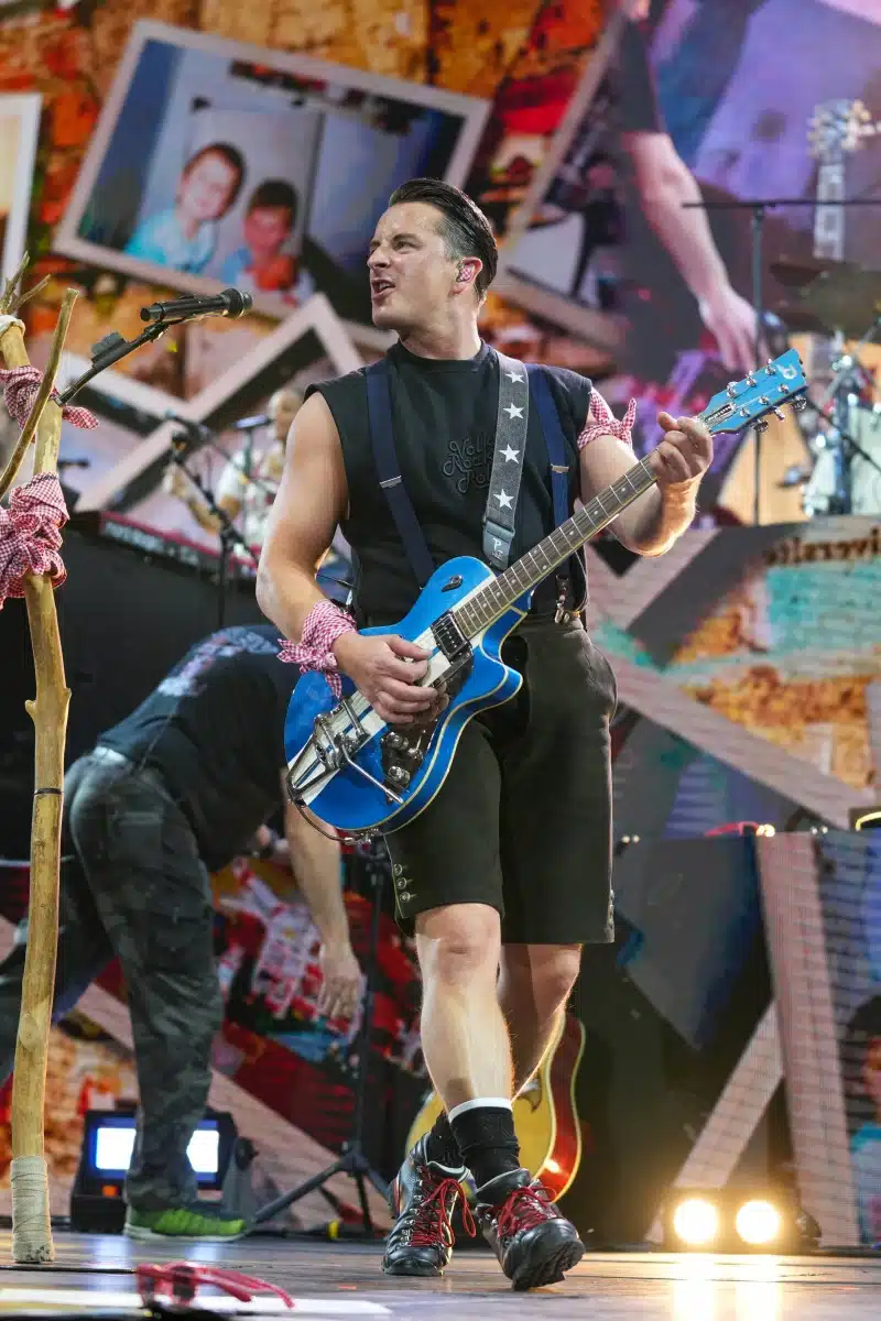 29.04.2023 Andreas Gabalier auf seiner Dirndl Wahnsinn Hulapalu Tour 2023 in der Festhalle Frankfurt. 29.04.2023 Andreas Gabalier auf seiner Dirndl Wahnsinn Hulapalu Tour 2023 in der Festhalle Frankfurt.