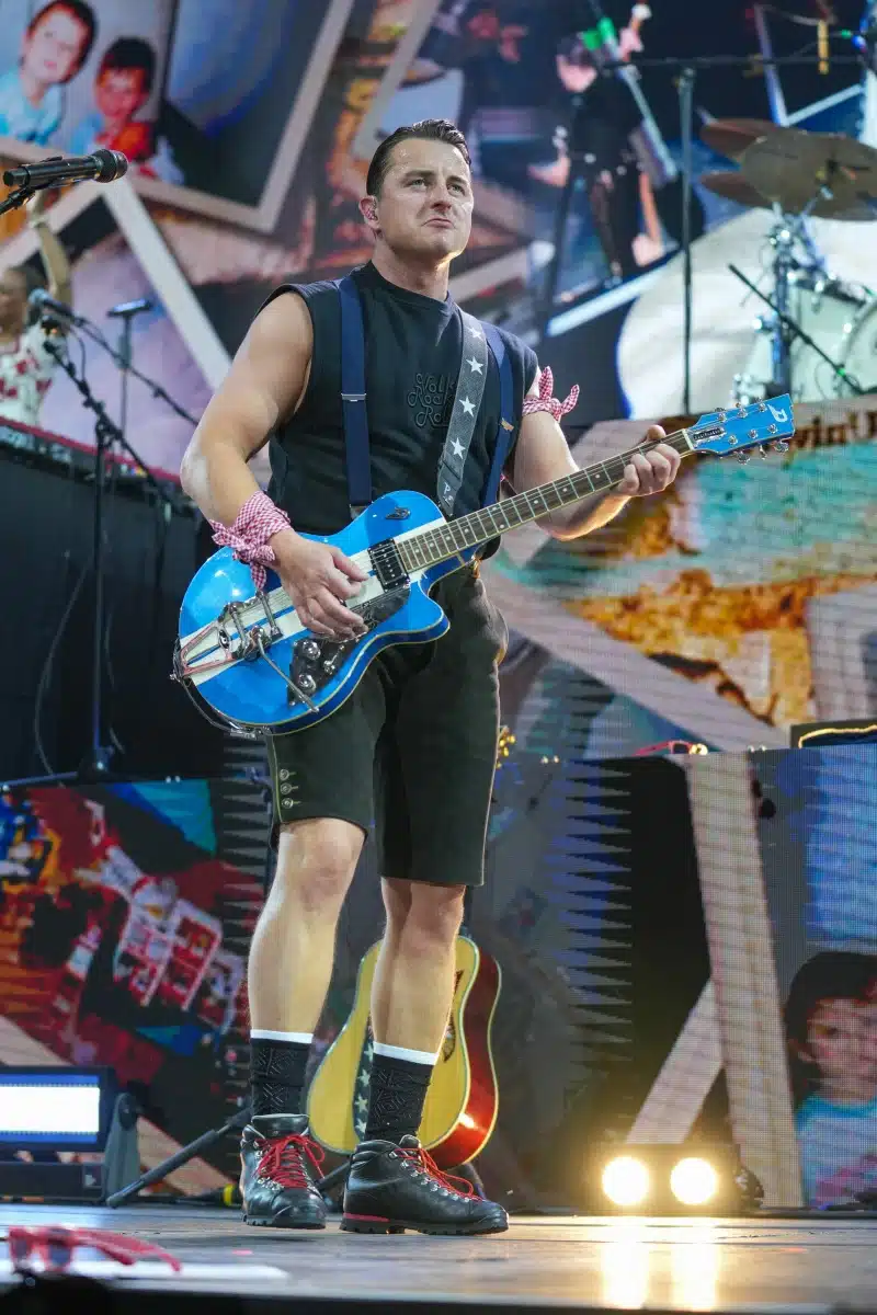 29.04.2023 Andreas Gabalier auf seiner Dirndl Wahnsinn Hulapalu Tour 2023 in der Festhalle Frankfurt. 29.04.2023 Andreas Gabalier auf seiner Dirndl Wahnsinn Hulapalu Tour 2023 in der Festhalle Frankfurt.