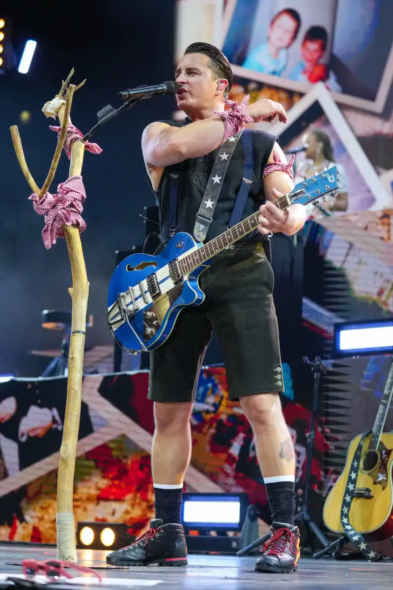 29.04.2023 Andreas Gabalier auf seiner Dirndl Wahnsinn Hulapalu Tour 2023 in der Festhalle Frankfurt. 29.04.2023 Andreas Gabalier auf seiner Dirndl Wahnsinn Hulapalu Tour 2023 in der Festhalle Frankfurt.