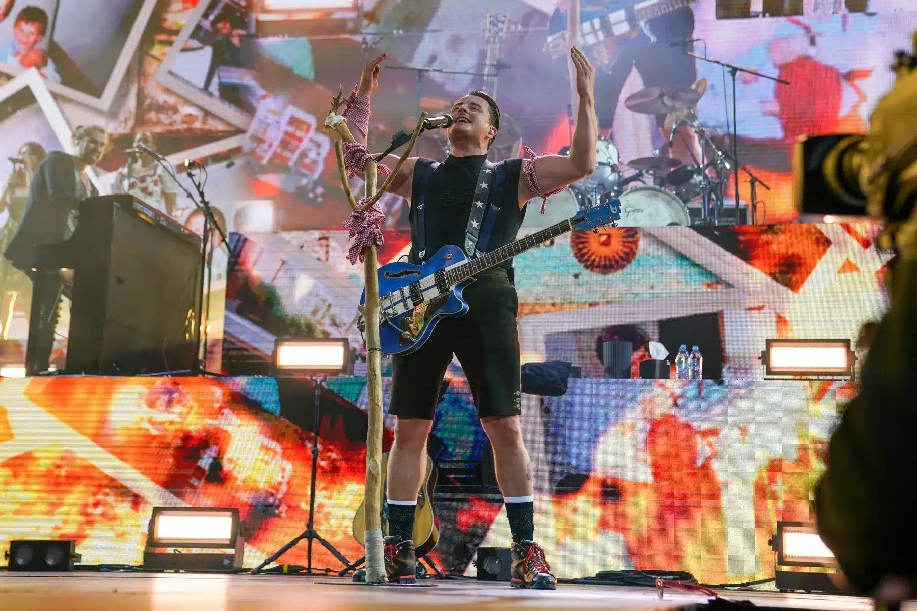 29.04.2023 Andreas Gabalier auf seiner Dirndl Wahnsinn Hulapalu Tour 2023 in der Festhalle Frankfurt. 29.04.2023 Andreas Gabalier auf seiner Dirndl Wahnsinn Hulapalu Tour 2023 in der Festhalle Frankfurt.