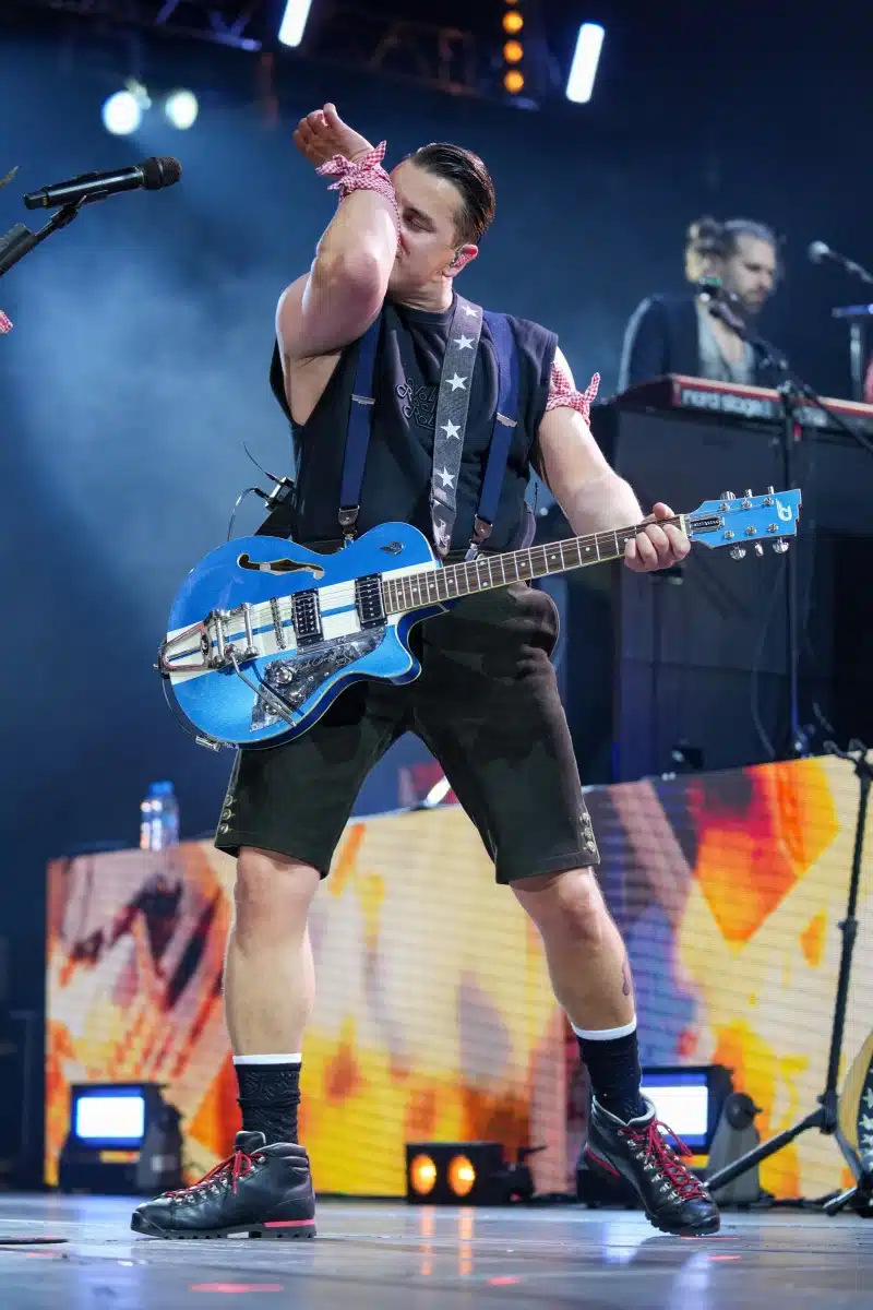 29.04.2023 Andreas Gabalier auf seiner Dirndl Wahnsinn Hulapalu Tour 2023 in der Festhalle Frankfurt. 29.04.2023 Andreas Gabalier auf seiner Dirndl Wahnsinn Hulapalu Tour 2023 in der Festhalle Frankfurt.