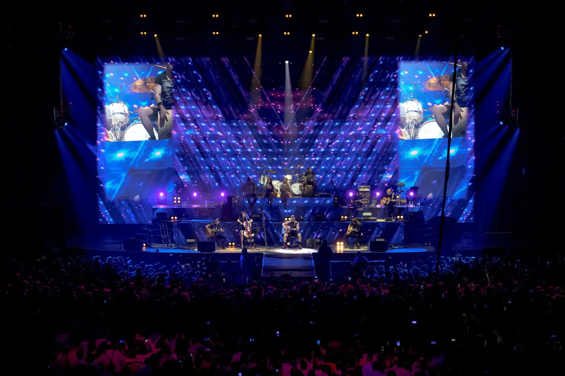 29.04.2023 Andreas Gabalier auf seiner Dirndl Wahnsinn Hulapalu Tour 2023 in der Festhalle Frankfurt. 29.04.2023 Andreas Gabalier auf seiner Dirndl Wahnsinn Hulapalu Tour 2023 in der Festhalle Frankfurt.