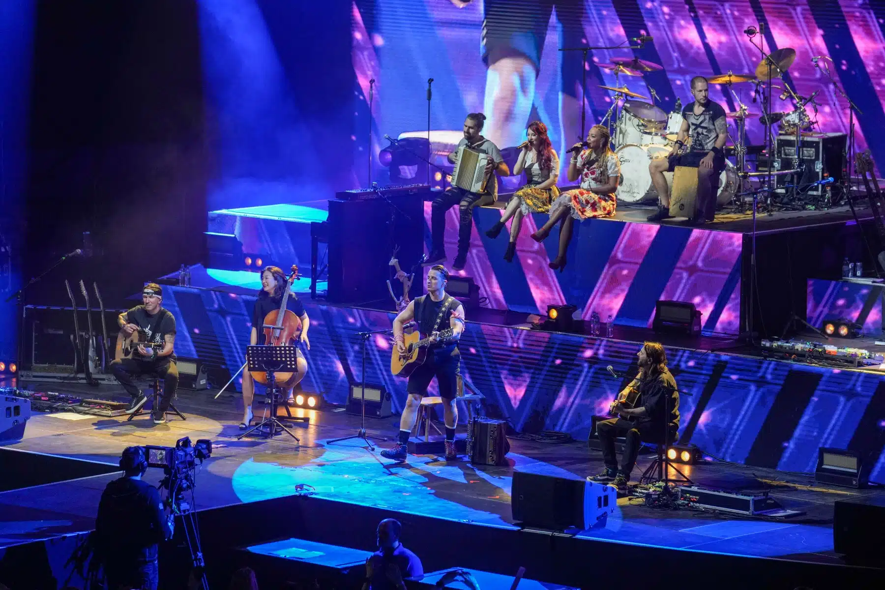 29.04.2023 Andreas Gabalier auf seiner Dirndl Wahnsinn Hulapalu Tour 2023 in der Festhalle Frankfurt. 29.04.2023 Andreas Gabalier auf seiner Dirndl Wahnsinn Hulapalu Tour 2023 in der Festhalle Frankfurt.