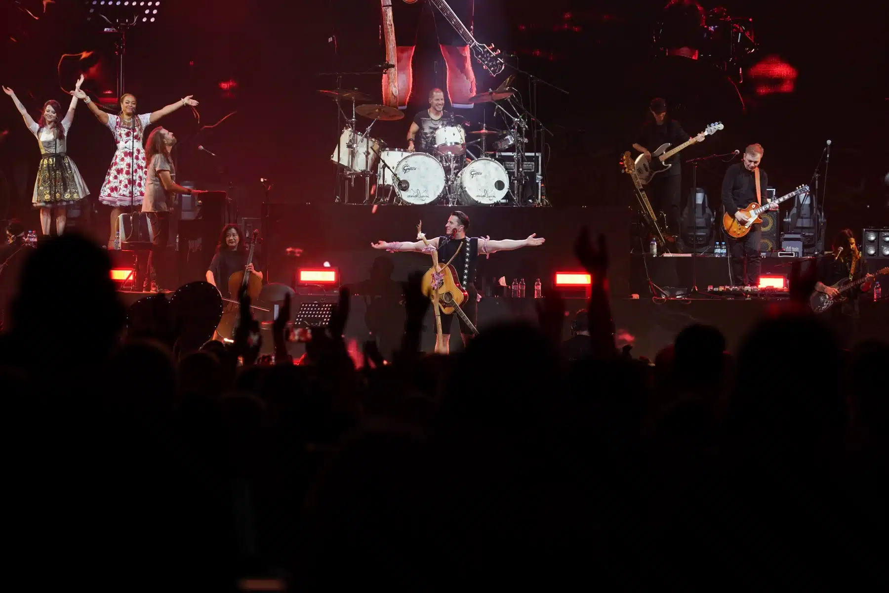 29.04.2023 Andreas Gabalier auf seiner Dirndl Wahnsinn Hulapalu Tour 2023 in der Festhalle Frankfurt. 29.04.2023 Andreas Gabalier auf seiner Dirndl Wahnsinn Hulapalu Tour 2023 in der Festhalle Frankfurt.