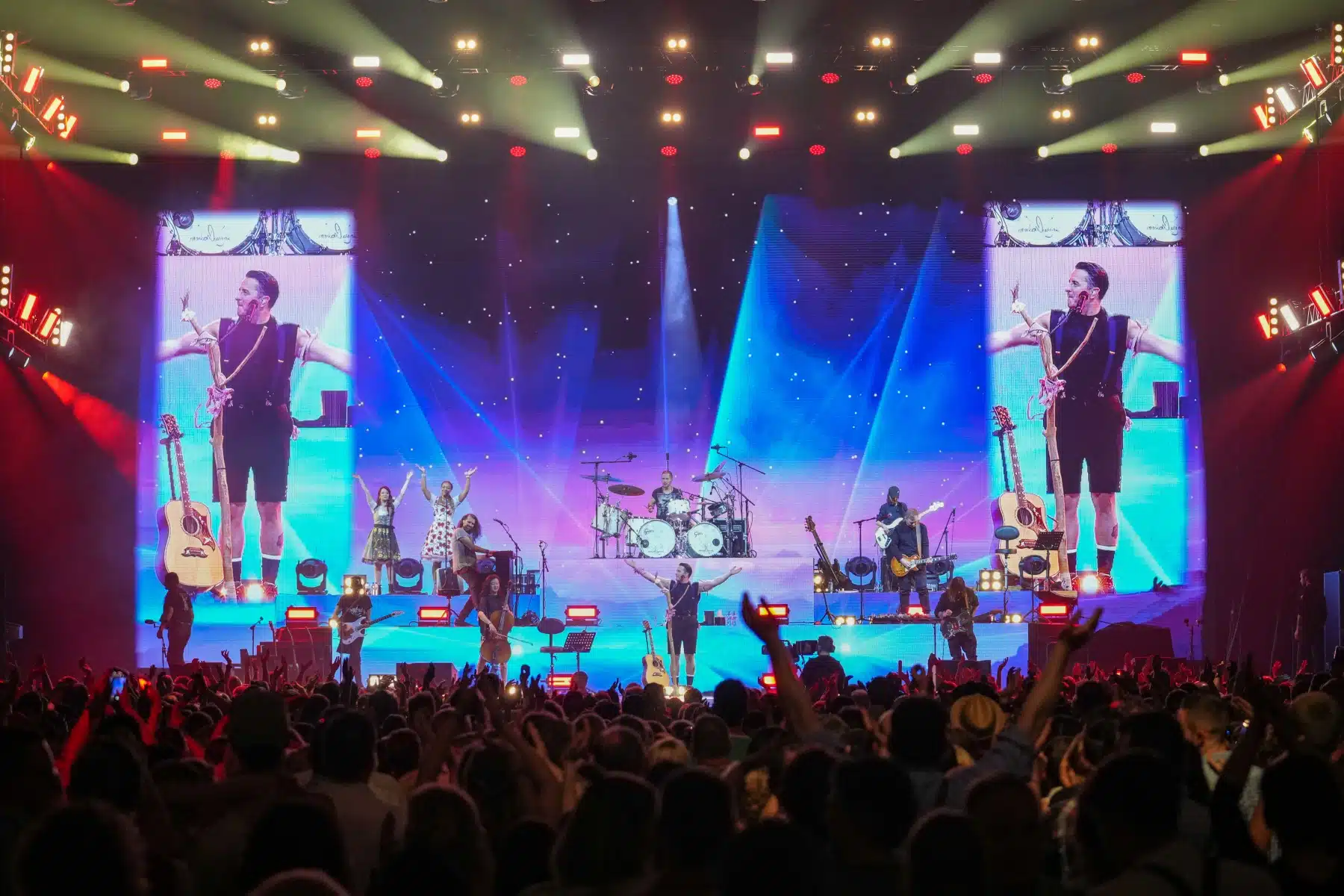 29.04.2023 Andreas Gabalier auf seiner Dirndl Wahnsinn Hulapalu Tour 2023 in der Festhalle Frankfurt. 29.04.2023 Andreas Gabalier auf seiner Dirndl Wahnsinn Hulapalu Tour 2023 in der Festhalle Frankfurt.