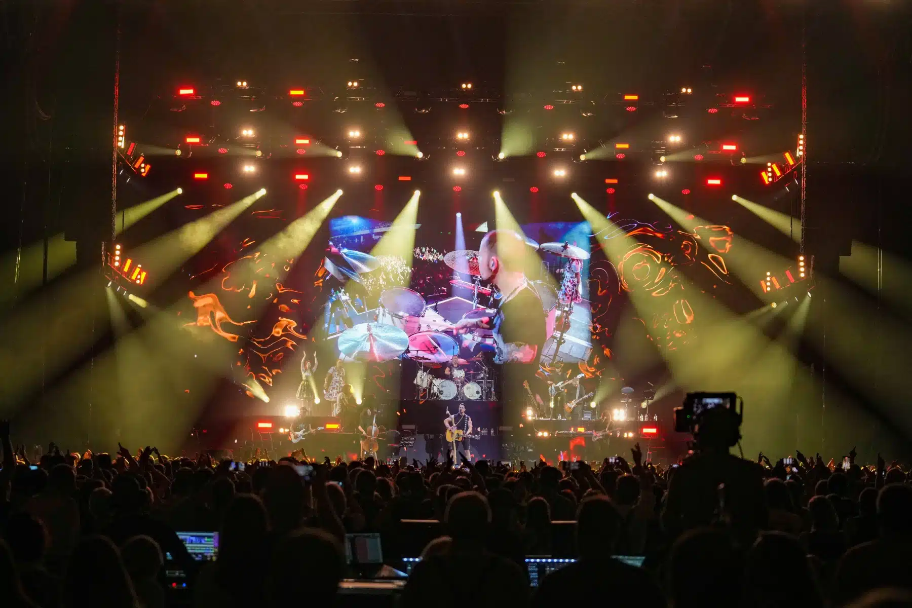 29.04.2023 Andreas Gabalier auf seiner Dirndl Wahnsinn Hulapalu Tour 2023 in der Festhalle Frankfurt. 29.04.2023 Andreas Gabalier auf seiner Dirndl Wahnsinn Hulapalu Tour 2023 in der Festhalle Frankfurt.