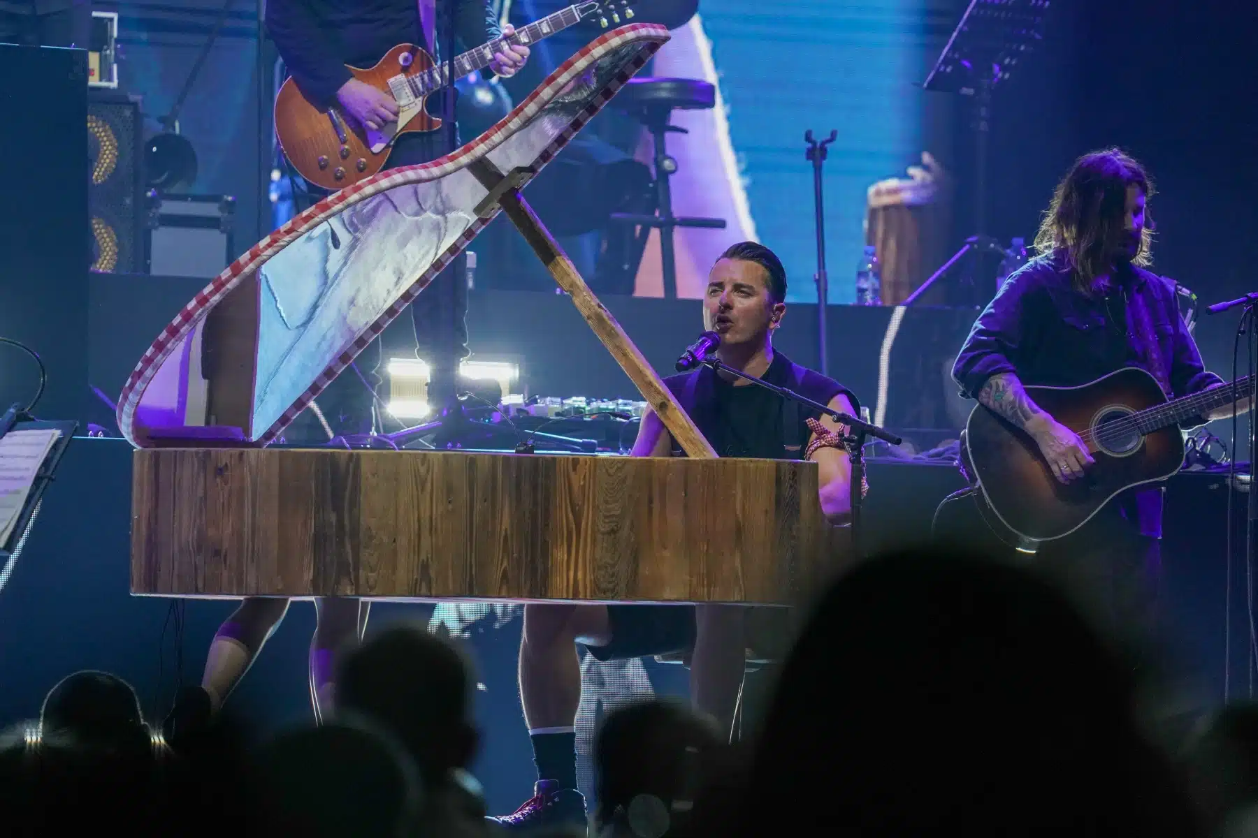 29.04.2023 Andreas Gabalier auf seiner Dirndl Wahnsinn Hulapalu Tour 2023 in der Festhalle Frankfurt. 29.04.2023 Andreas Gabalier auf seiner Dirndl Wahnsinn Hulapalu Tour 2023 in der Festhalle Frankfurt.