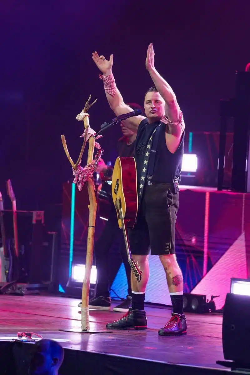 29.04.2023 Andreas Gabalier auf seiner Dirndl Wahnsinn Hulapalu Tour 2023 in der Festhalle Frankfurt. 29.04.2023 Andreas Gabalier auf seiner Dirndl Wahnsinn Hulapalu Tour 2023 in der Festhalle Frankfurt.