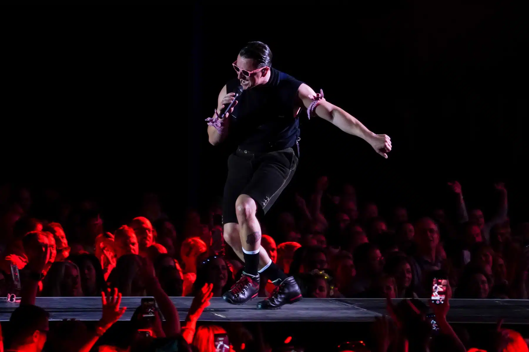 29.04.2023 Andreas Gabalier auf seiner Dirndl Wahnsinn Hulapalu Tour 2023 in der Festhalle Frankfurt. 29.04.2023 Andreas Gabalier auf seiner Dirndl Wahnsinn Hulapalu Tour 2023 in der Festhalle Frankfurt.