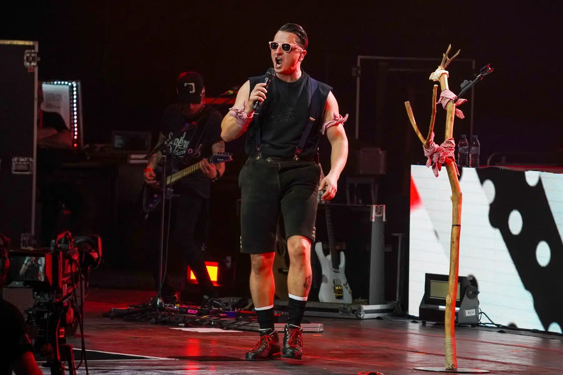 29.04.2023 Andreas Gabalier auf seiner Dirndl Wahnsinn Hulapalu Tour 2023 in der Festhalle Frankfurt. 29.04.2023 Andreas Gabalier auf seiner Dirndl Wahnsinn Hulapalu Tour 2023 in der Festhalle Frankfurt.