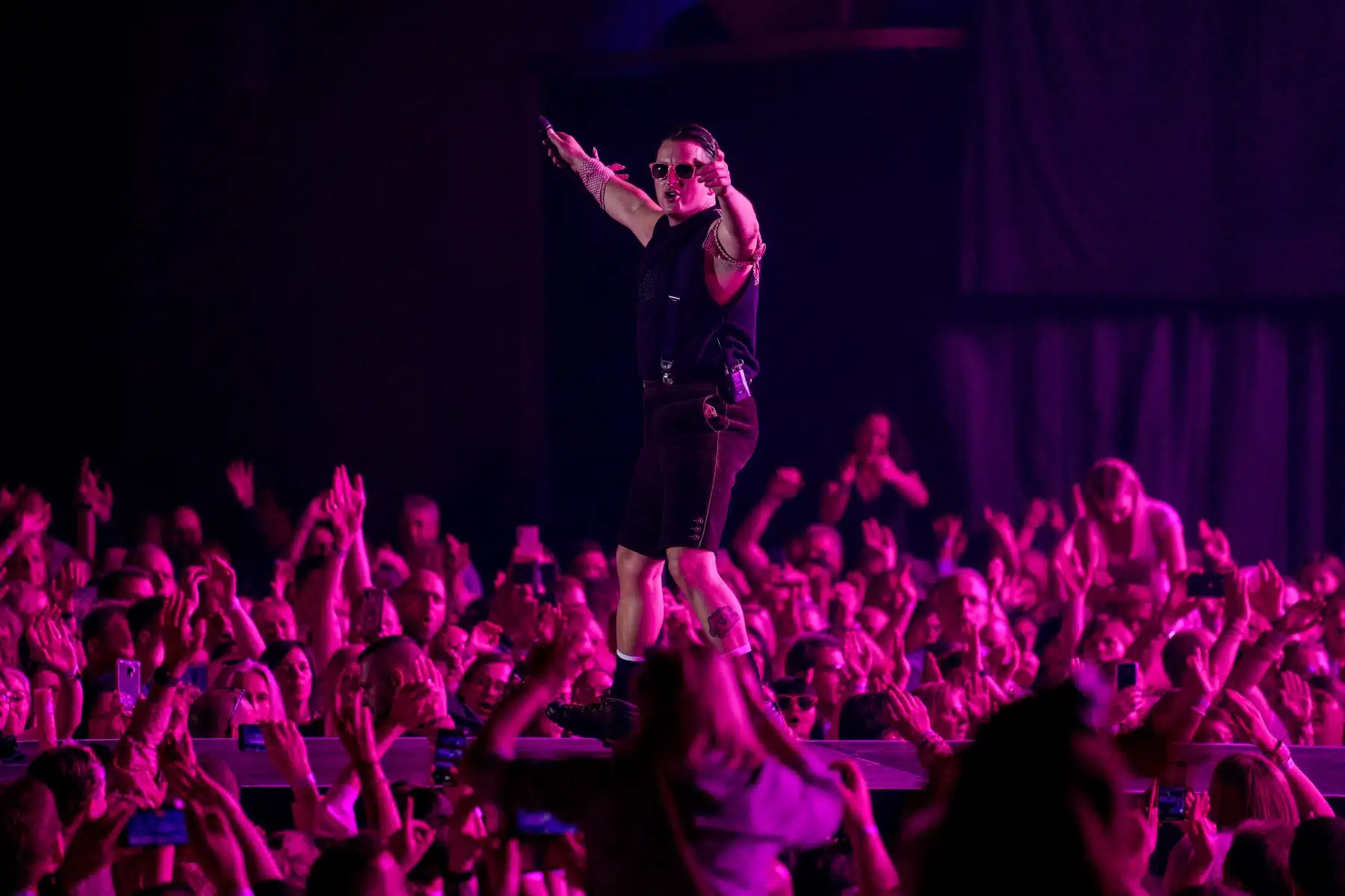 29.04.2023 Andreas Gabalier auf seiner Dirndl Wahnsinn Hulapalu Tour 2023 in der Festhalle Frankfurt. 29.04.2023 Andreas Gabalier auf seiner Dirndl Wahnsinn Hulapalu Tour 2023 in der Festhalle Frankfurt.