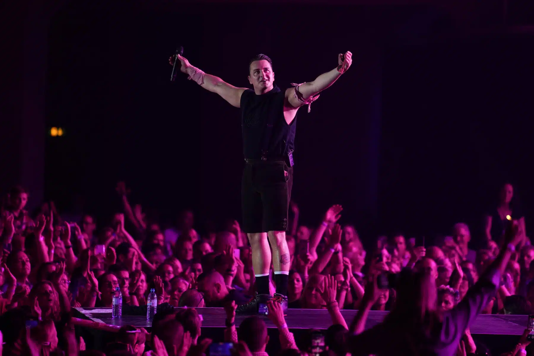 29.04.2023 Andreas Gabalier auf seiner Dirndl Wahnsinn Hulapalu Tour 2023 in der Festhalle Frankfurt. 29.04.2023 Andreas Gabalier auf seiner Dirndl Wahnsinn Hulapalu Tour 2023 in der Festhalle Frankfurt.