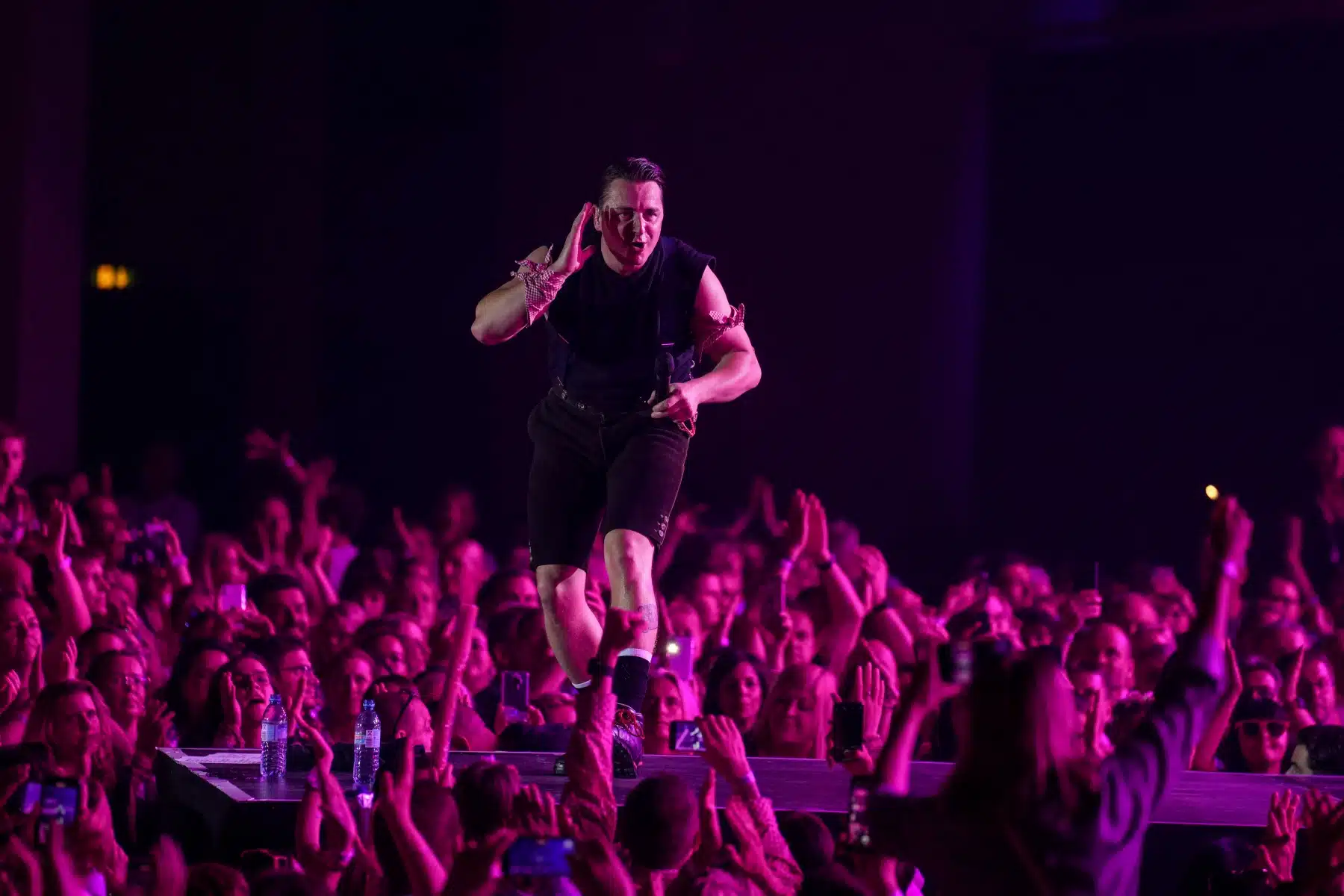 29.04.2023 Andreas Gabalier auf seiner Dirndl Wahnsinn Hulapalu Tour 2023 in der Festhalle Frankfurt. 29.04.2023 Andreas Gabalier auf seiner Dirndl Wahnsinn Hulapalu Tour 2023 in der Festhalle Frankfurt.