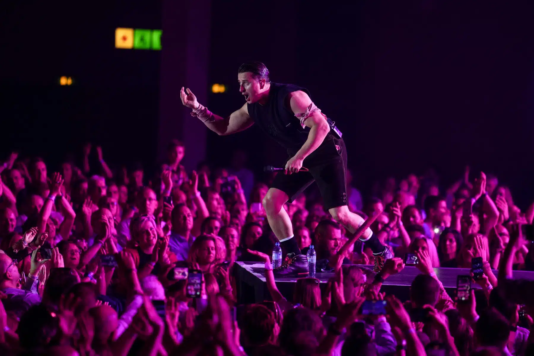 29.04.2023 Andreas Gabalier auf seiner Dirndl Wahnsinn Hulapalu Tour 2023 in der Festhalle Frankfurt. 29.04.2023 Andreas Gabalier auf seiner Dirndl Wahnsinn Hulapalu Tour 2023 in der Festhalle Frankfurt.