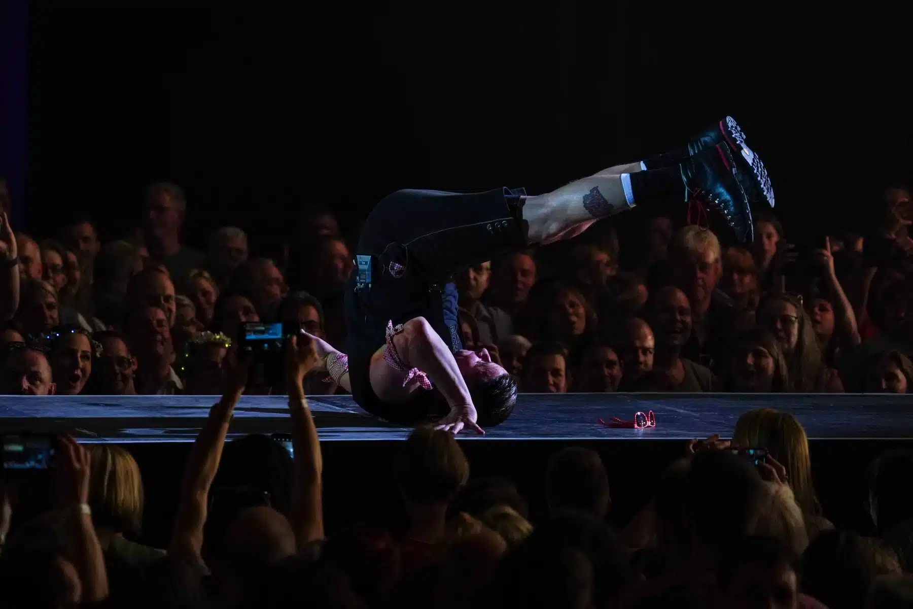 29.04.2023 Andreas Gabalier auf seiner Dirndl Wahnsinn Hulapalu Tour 2023 in der Festhalle Frankfurt. 29.04.2023 Andreas Gabalier auf seiner Dirndl Wahnsinn Hulapalu Tour 2023 in der Festhalle Frankfurt.