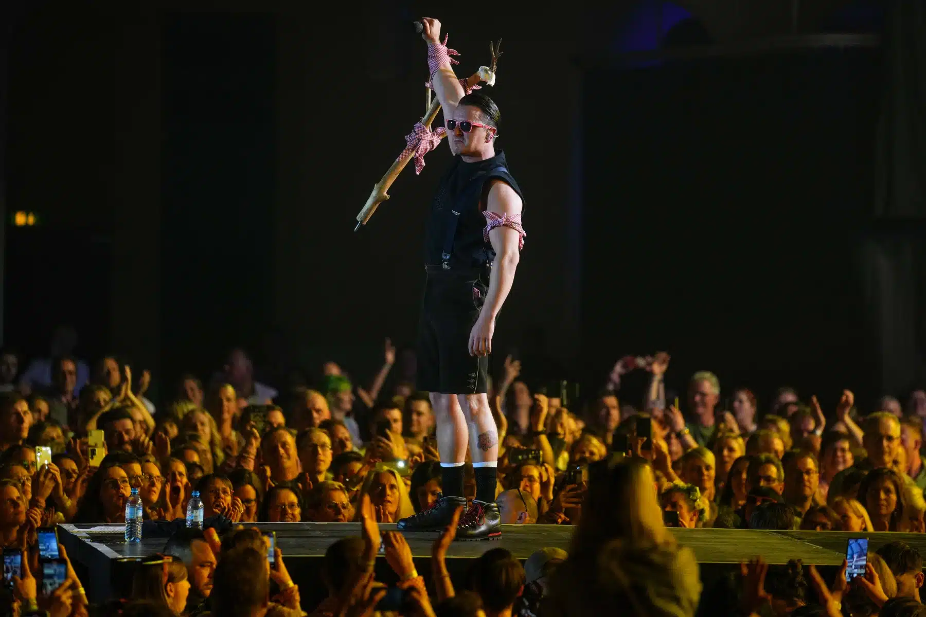 29.04.2023 Andreas Gabalier auf seiner Dirndl Wahnsinn Hulapalu Tour 2023 in der Festhalle Frankfurt. 29.04.2023 Andreas Gabalier auf seiner Dirndl Wahnsinn Hulapalu Tour 2023 in der Festhalle Frankfurt.