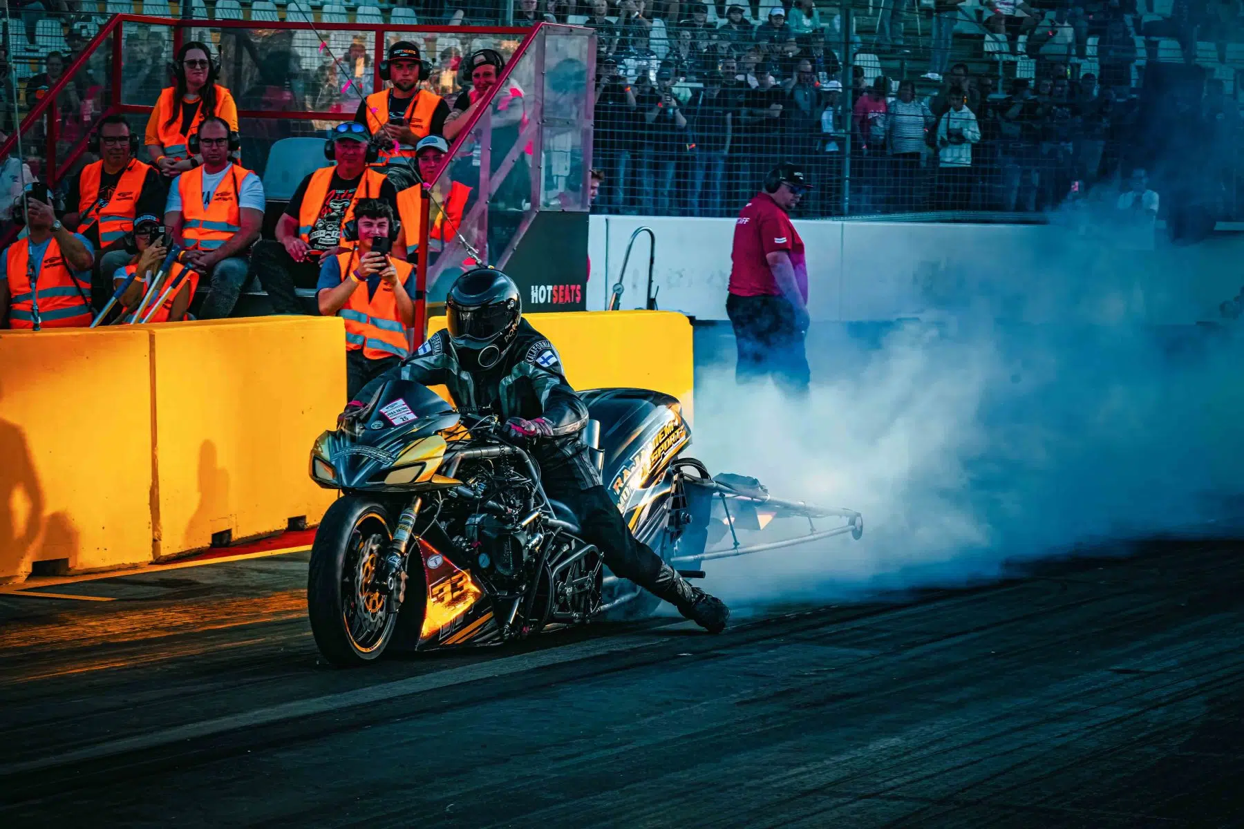 NitrOlympX - Wenn die Luft brennt und das Motodrom zittert auf dem Hockenheimring am 30.08.2025.
Foto © by Boris Korpak/ bokopictures NitrOlympX - Wenn die Luft brennt und das Motodrom zittert auf dem Hockenheimring am 30.08.2025.
Foto © by Boris Korpak/ bokopictures