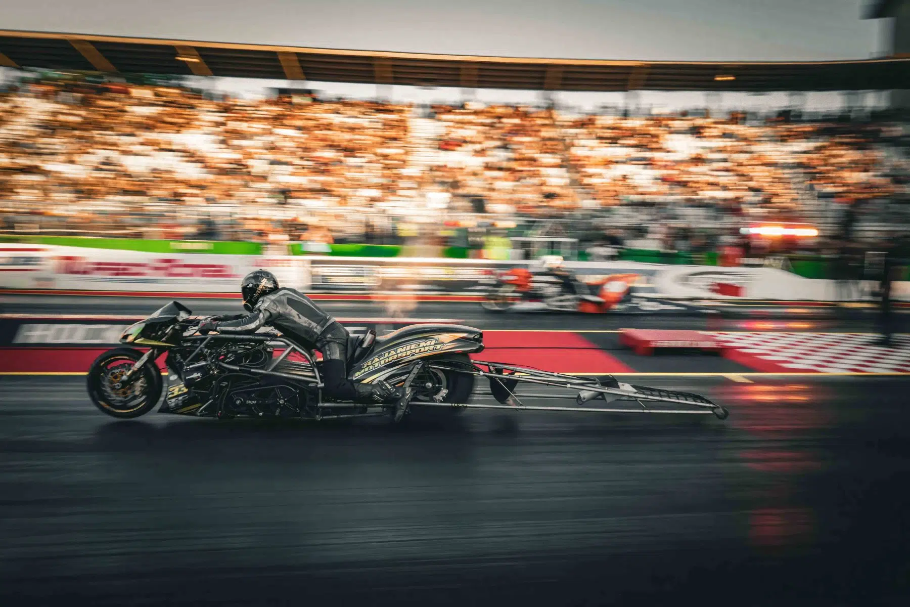 NitrOlympX - Wenn die Luft brennt und das Motodrom zittert auf dem Hockenheimring am 30.08.2025.
Foto © by Boris Korpak/ bokopictures NitrOlympX - Wenn die Luft brennt und das Motodrom zittert auf dem Hockenheimring am 30.08.2025.
Foto © by Boris Korpak/ bokopictures