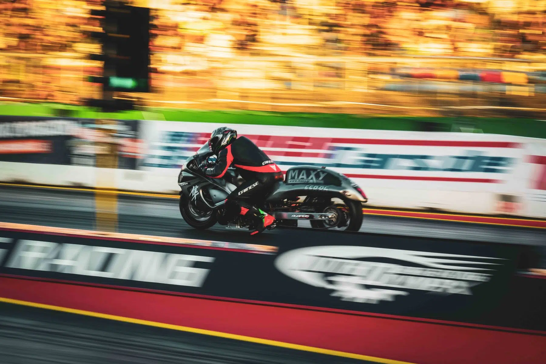 NitrOlympX - Wenn die Luft brennt und das Motodrom zittert auf dem Hockenheimring am 30.08.2025.
Foto © by Boris Korpak/ bokopictures NitrOlympX - Wenn die Luft brennt und das Motodrom zittert auf dem Hockenheimring am 30.08.2025.
Foto © by Boris Korpak/ bokopictures