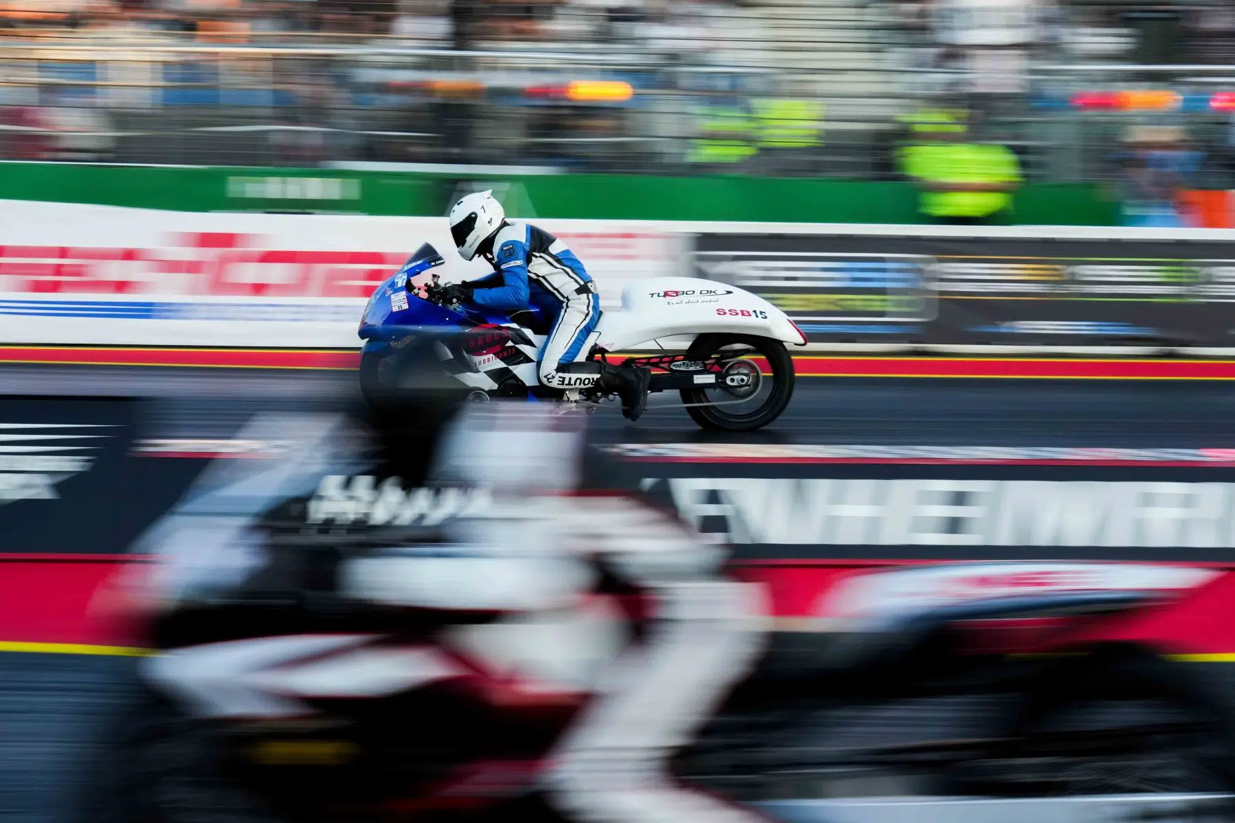 NitrOlympX - Wenn die Luft brennt und das Motodrom zittert auf dem Hockenheimring am 30.08.2025.
Foto © by Boris Korpak/ bokopictures NitrOlympX - Wenn die Luft brennt und das Motodrom zittert auf dem Hockenheimring am 30.08.2025.
Foto © by Boris Korpak/ bokopictures