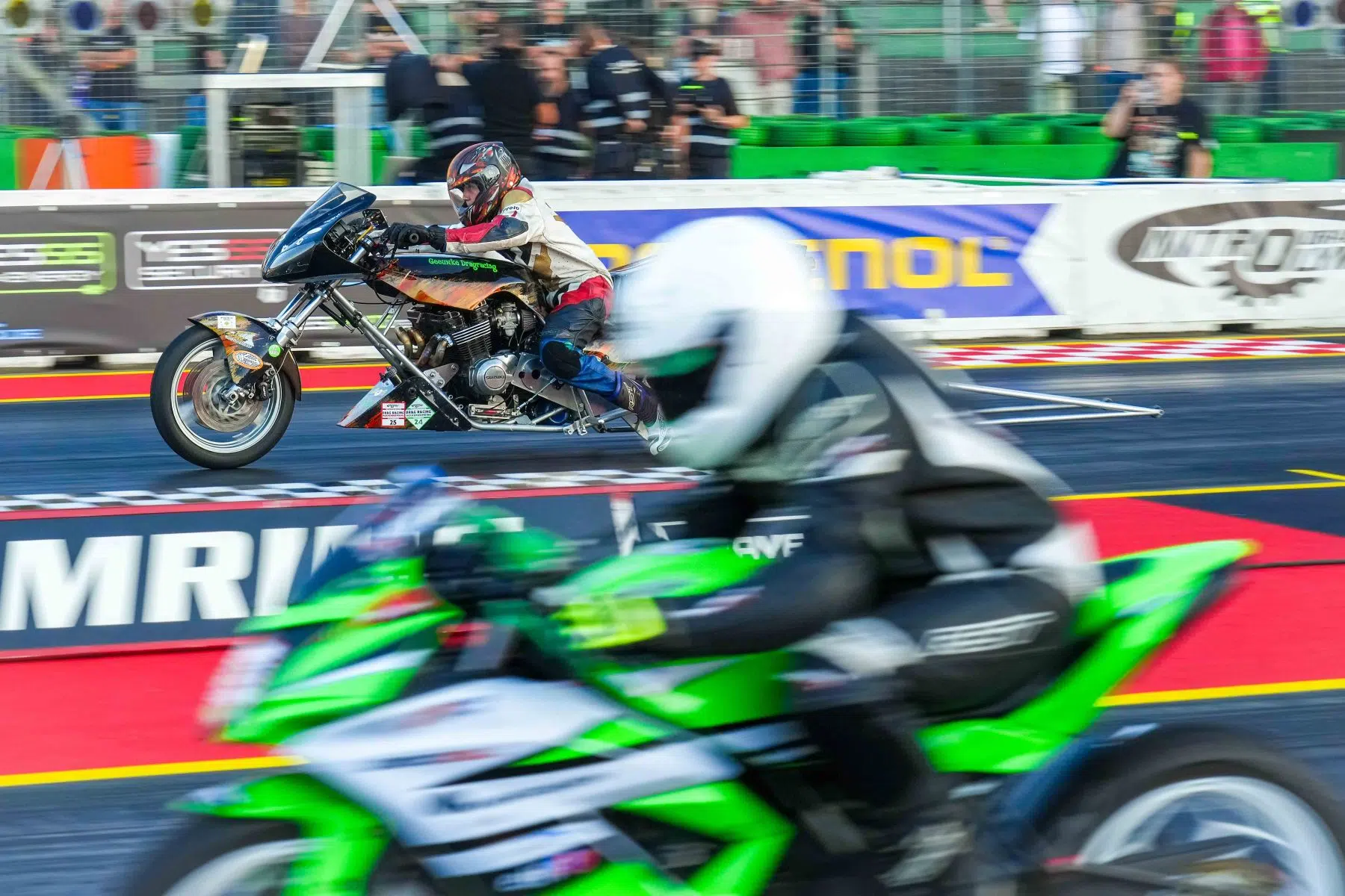 NitrOlympX - Wenn die Luft brennt und das Motodrom zittert auf dem Hockenheimring am 30.08.2025.
Foto © by Boris Korpak/ bokopictures NitrOlympX - Wenn die Luft brennt und das Motodrom zittert auf dem Hockenheimring am 30.08.2025.
Foto © by Boris Korpak/ bokopictures