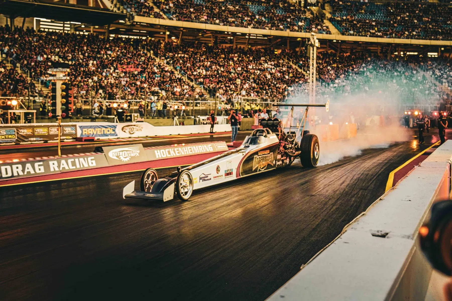 NitrOlympX - Wenn die Luft brennt und das Motodrom zittert auf dem Hockenheimring am 30.08.2025.
Foto © by Boris Korpak/ bokopictures NitrOlympX - Wenn die Luft brennt und das Motodrom zittert auf dem Hockenheimring am 30.08.2025.
Foto © by Boris Korpak/ bokopictures