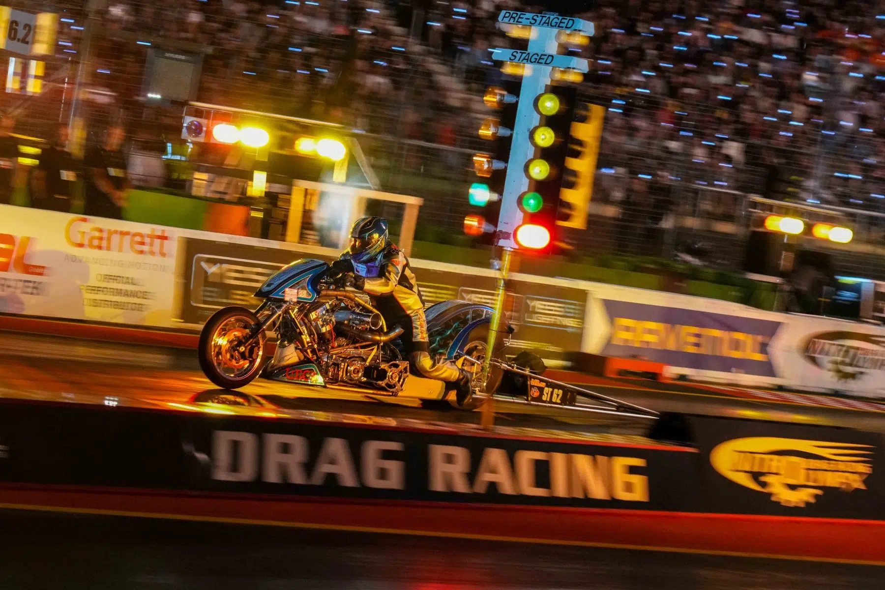 NitrOlympX - Wenn die Luft brennt und das Motodrom zittert auf dem Hockenheimring am 30.08.2025.
Foto © by Boris Korpak/ bokopictures NitrOlympX - Wenn die Luft brennt und das Motodrom zittert auf dem Hockenheimring am 30.08.2025.
Foto © by Boris Korpak/ bokopictures